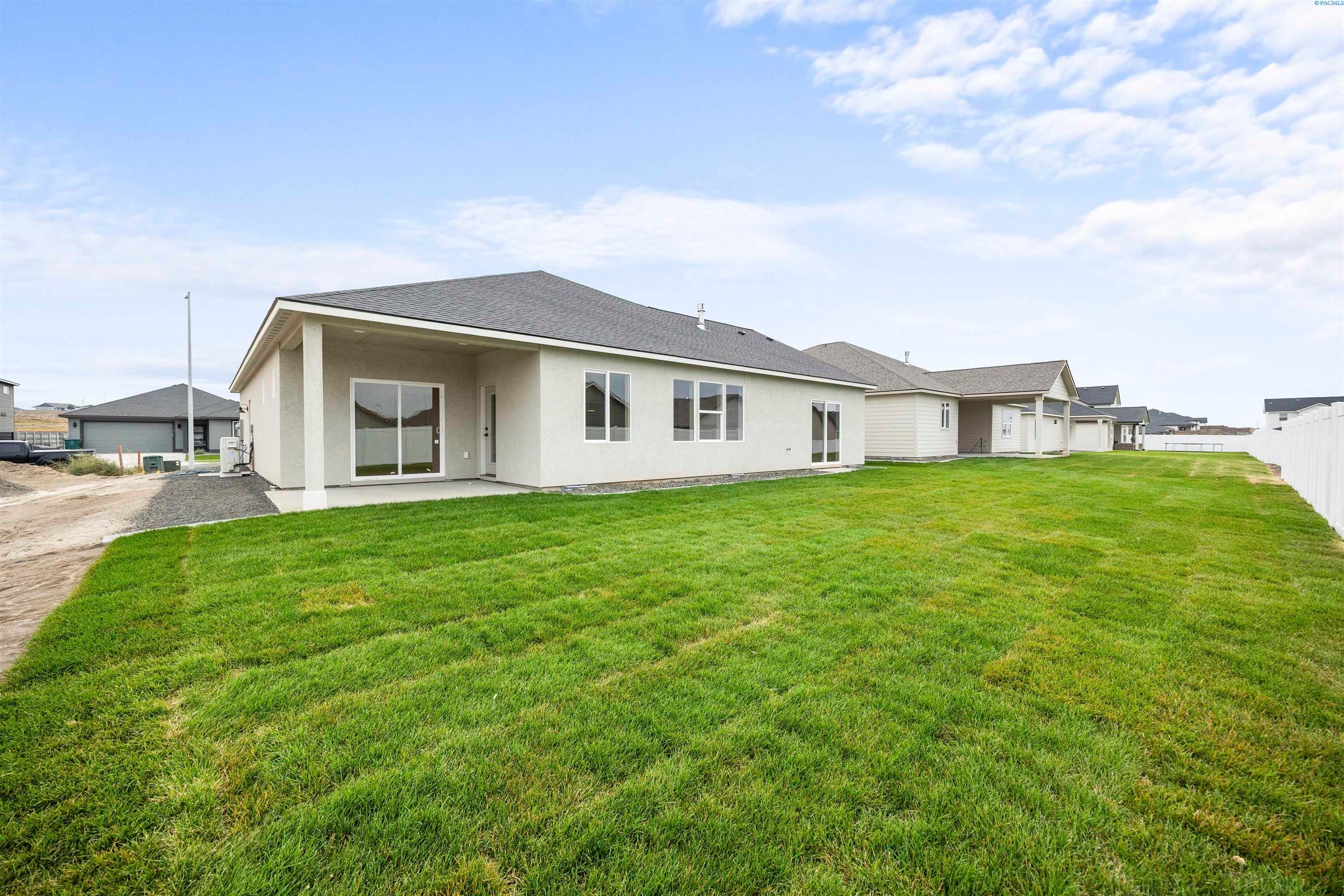 Richland, Washington, 99352, United States, 4 Bedrooms Bedrooms, ,3 BathroomsBathrooms,Residential,For Sale,1980389