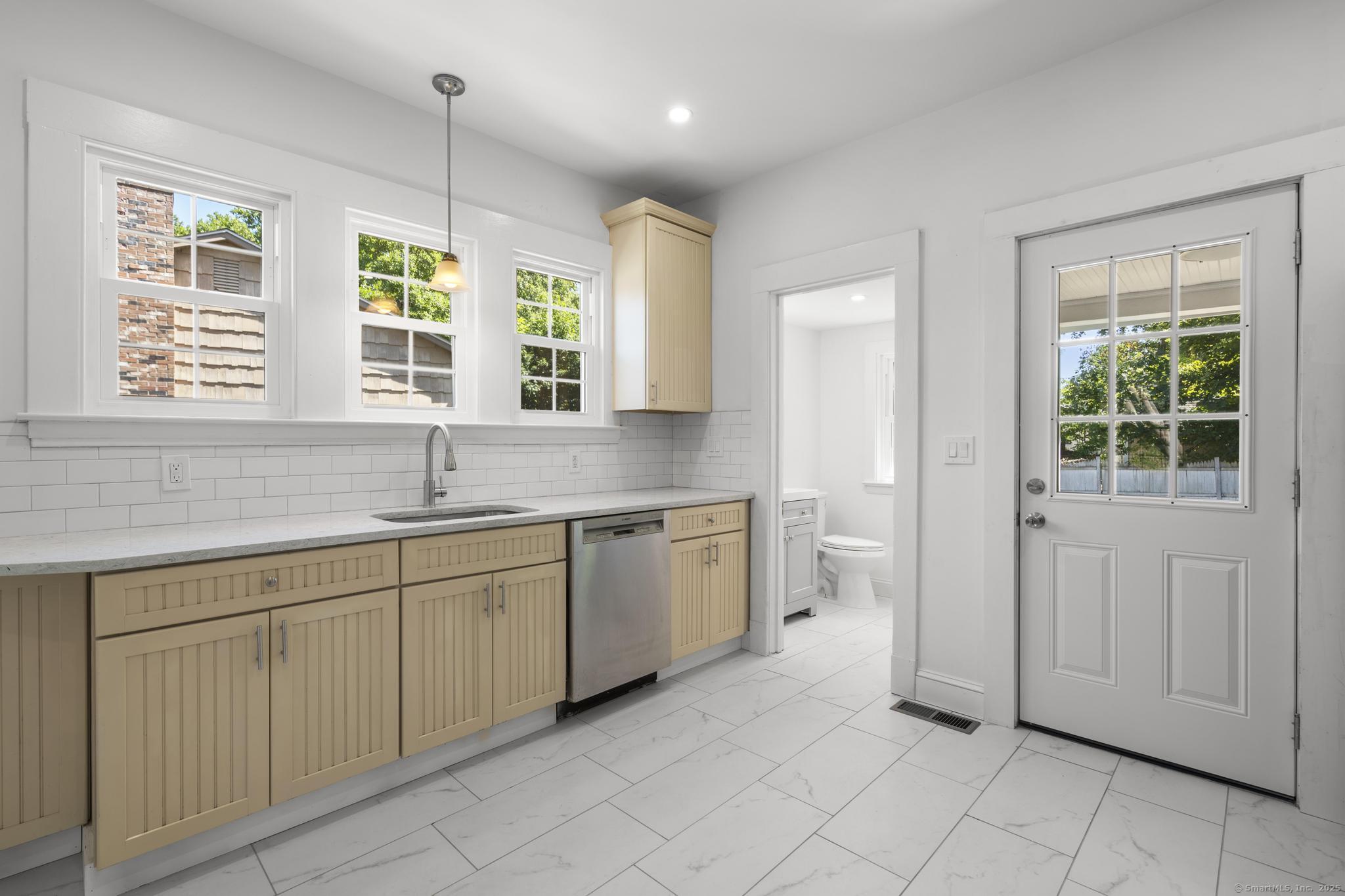 Milford, Connecticut, 06460, United States, 3 Bedrooms Bedrooms, ,3 BathroomsBathrooms,Residential,For Sale,1924915