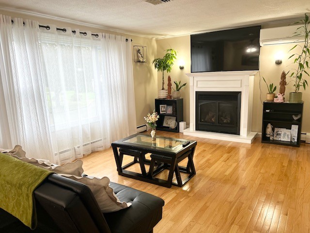 Cranston, Rhode Island, 02921, United States, 3 Bedrooms Bedrooms, ,2 BathroomsBathrooms,Residential,For Sale,1969397