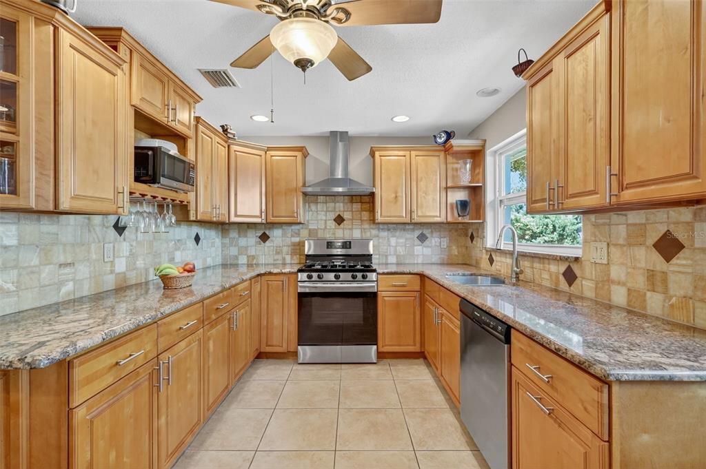 Seminole, Florida, 33776, United States, 3 Bedrooms Bedrooms, ,3 BathroomsBathrooms,Residential,For Sale,1989407