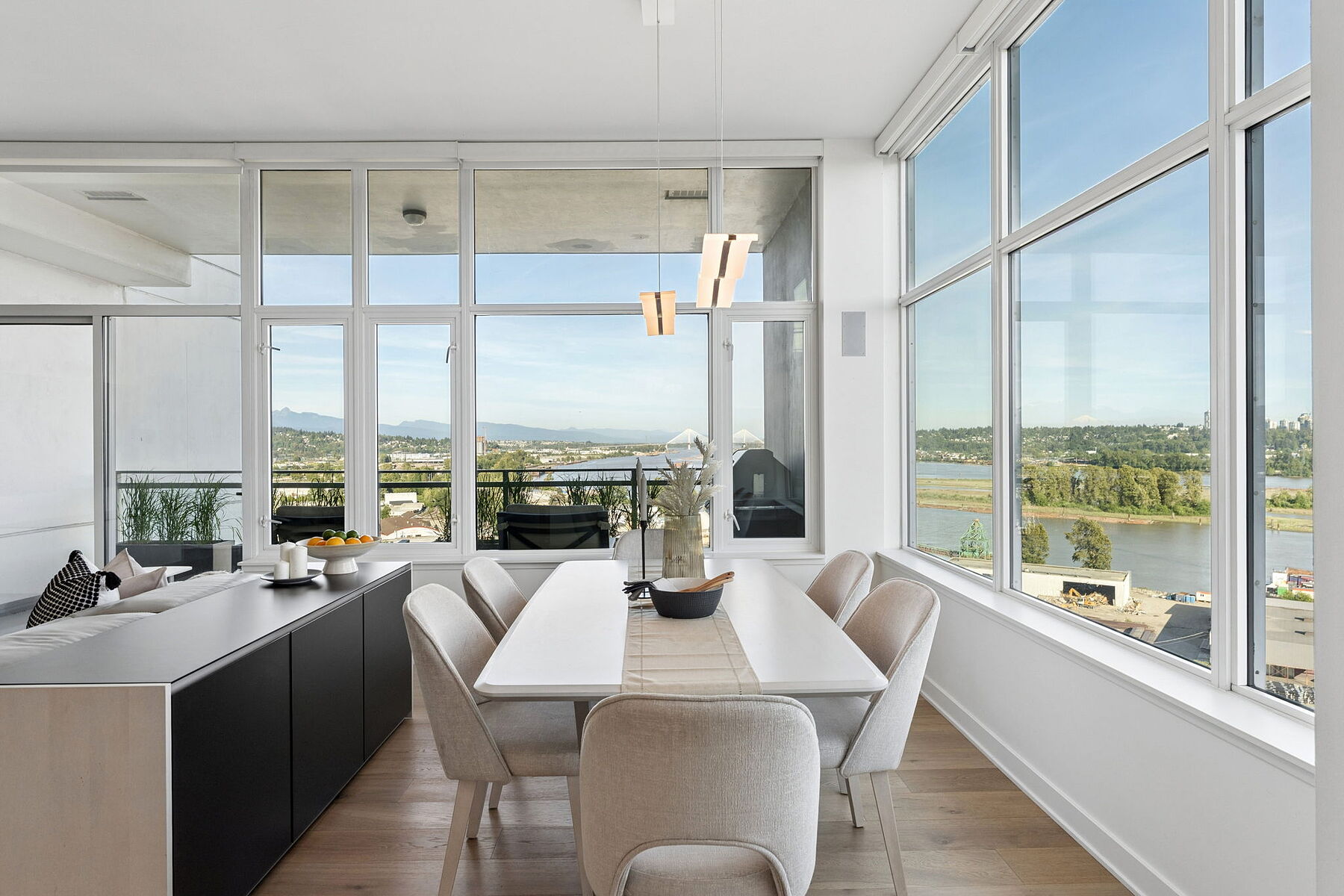  Rooftop Penthouse in New West - 物件實景