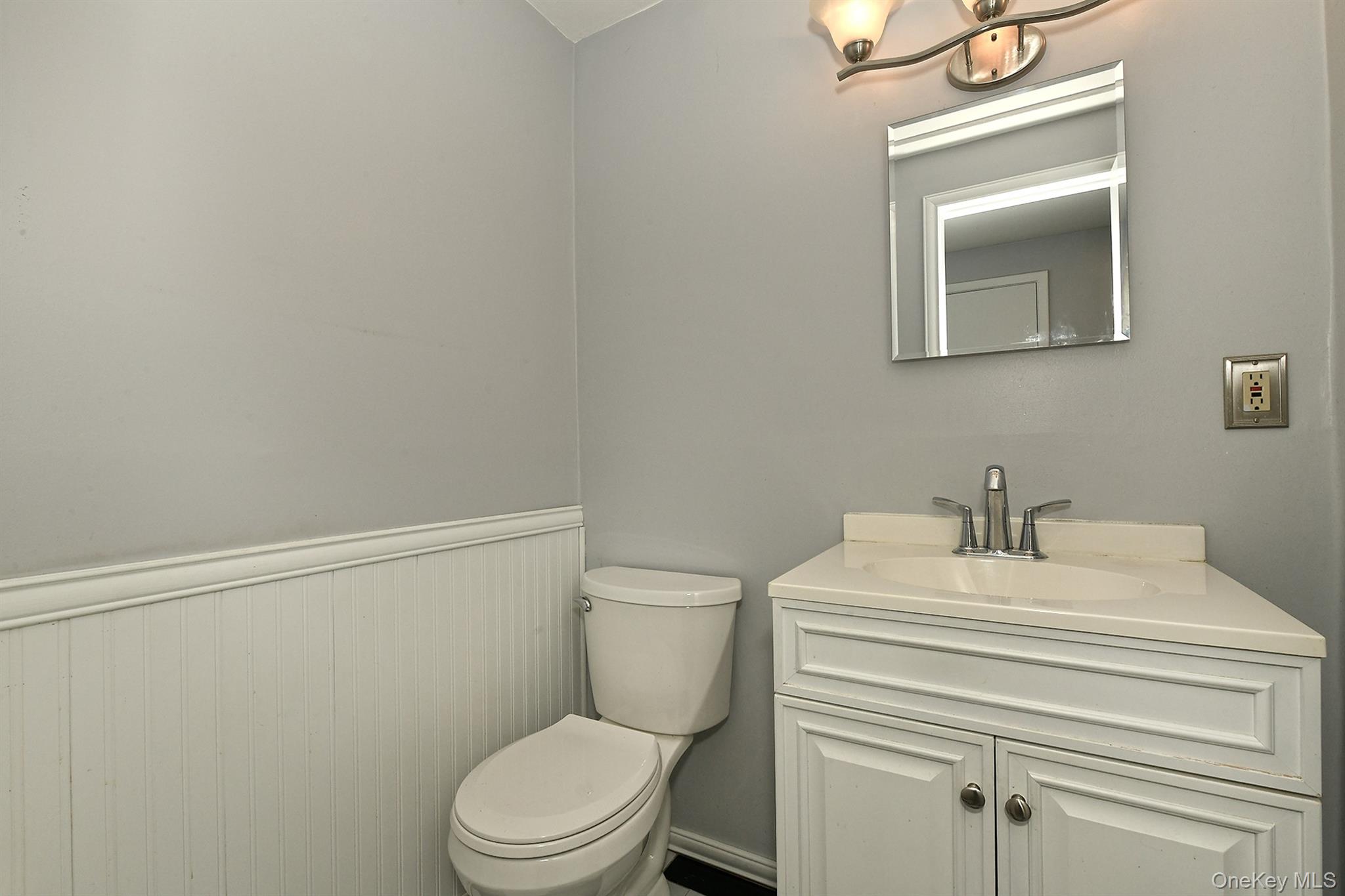Hicksville, New York, 11801, United States, 3 Bedrooms Bedrooms, ,3 BathroomsBathrooms,Residential,For Sale,1932624