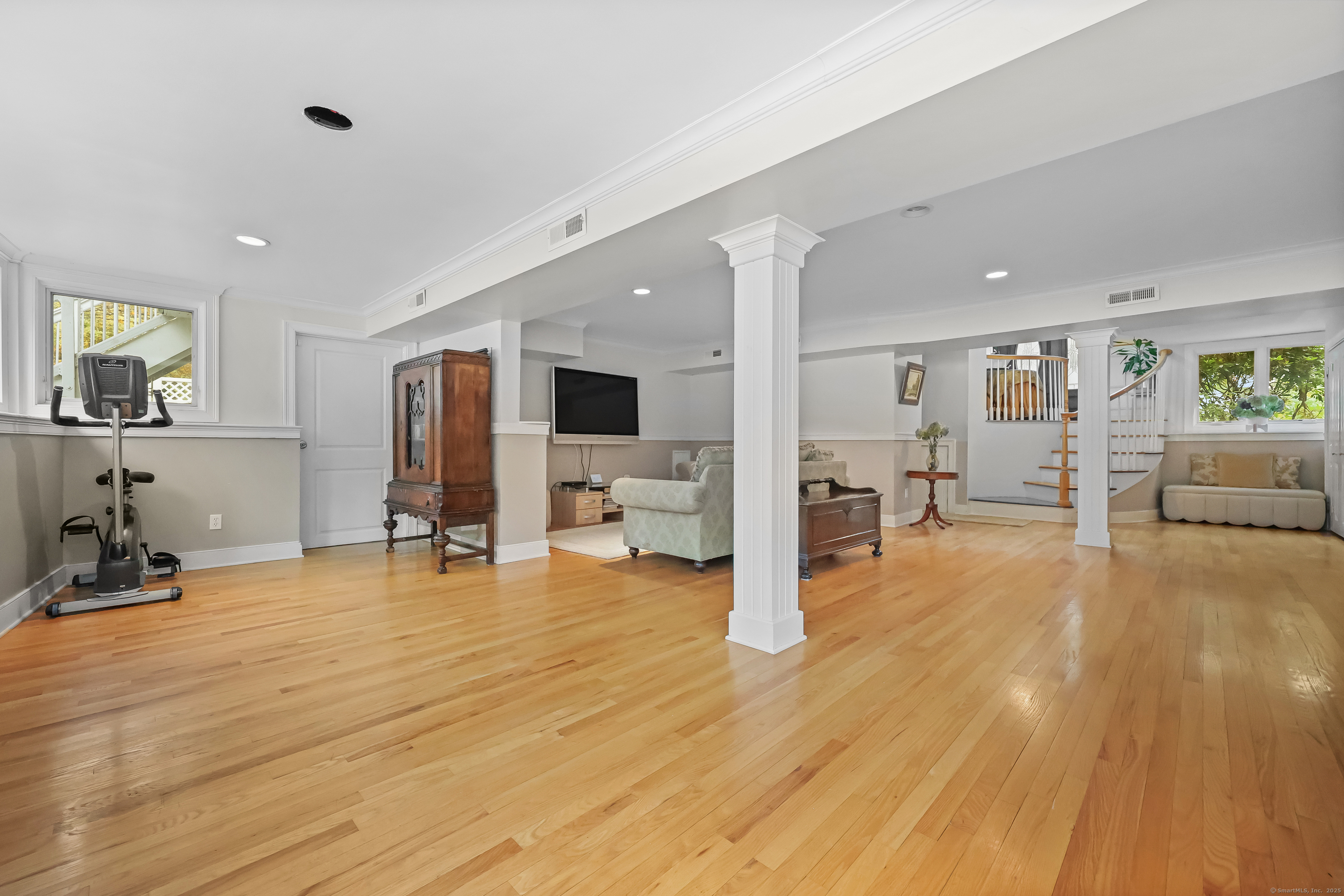 Fairfield, Connecticut, 06880, United States, 3 Bedrooms Bedrooms, ,3 BathroomsBathrooms,Residential,For Sale,1992139