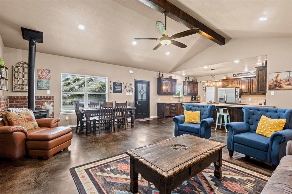 Covington, Texas, 76636, United States, 4 Bedrooms Bedrooms, ,2 BathroomsBathrooms,Residential,For Sale,1847211