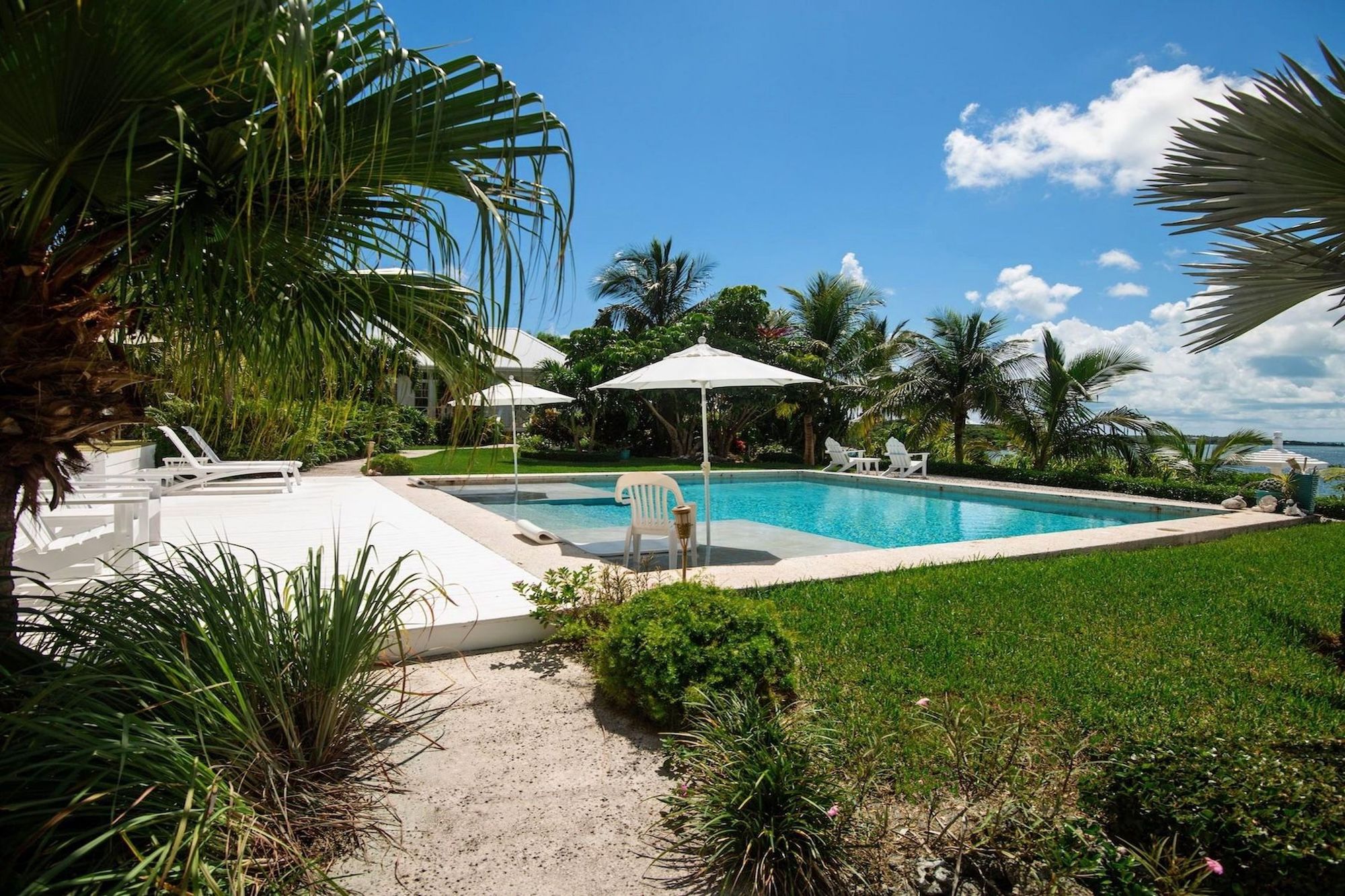  Luxury Waterfront Home with Pool - 物件實景