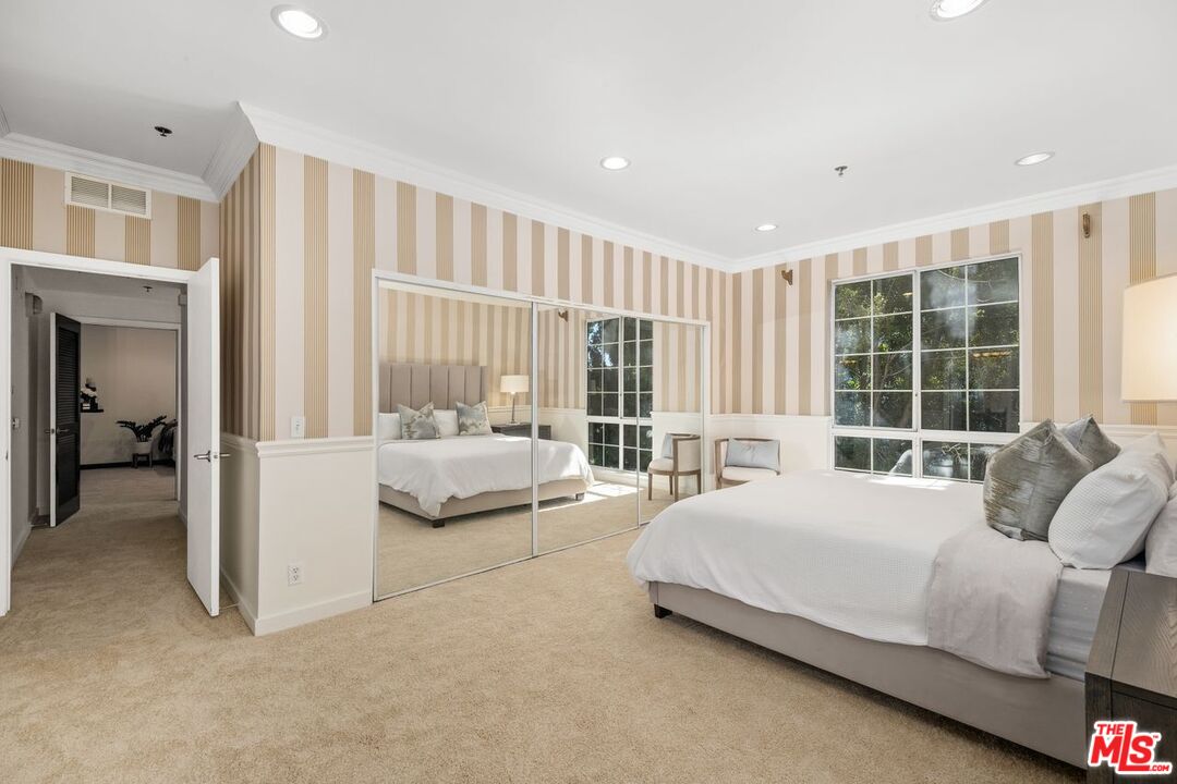 Los Angeles, California, 90004, United States, 2 Bedrooms Bedrooms, ,2 BathroomsBathrooms,Residential,For Sale,1885351