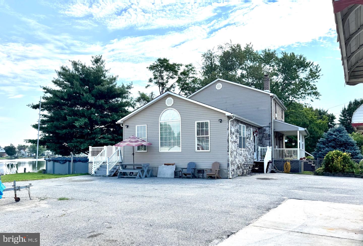 Dundalk, Maryland, 21222, United States, 3 Bedrooms Bedrooms, ,4 BathroomsBathrooms,Residential,For Sale,1906595