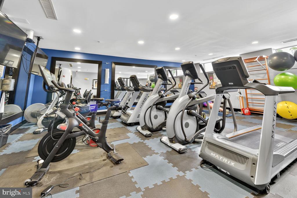 Arlington, Virginia, 22201, United States, 2 Bedrooms Bedrooms, ,2 BathroomsBathrooms,Residential,For Sale,1927773