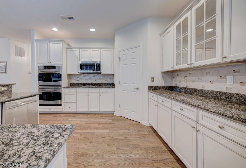 Franklin Twp., New Jersey, 08873, United States, 3 Bedrooms Bedrooms, ,2 BathroomsBathrooms,Residential,For Sale,1926291
