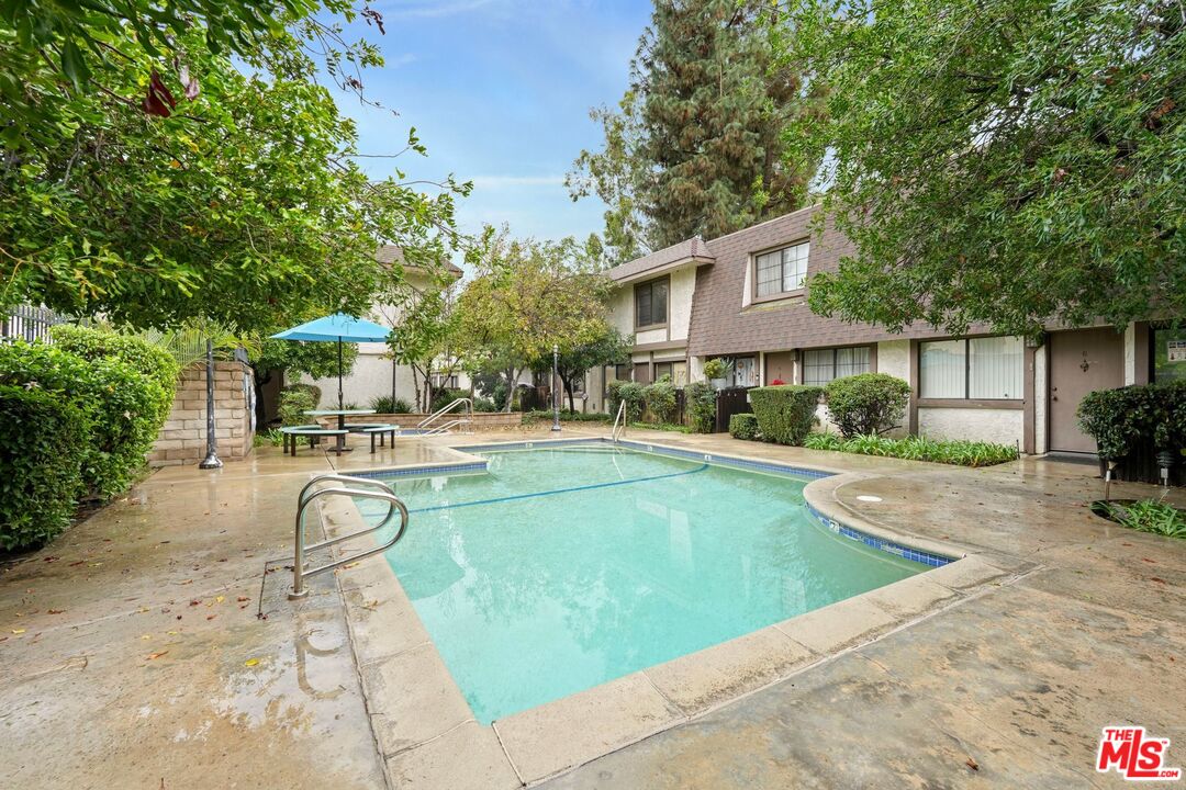 Reseda, California, 91335, United States, 2 Bedrooms Bedrooms, ,3 BathroomsBathrooms,Residential,For Sale,1995543