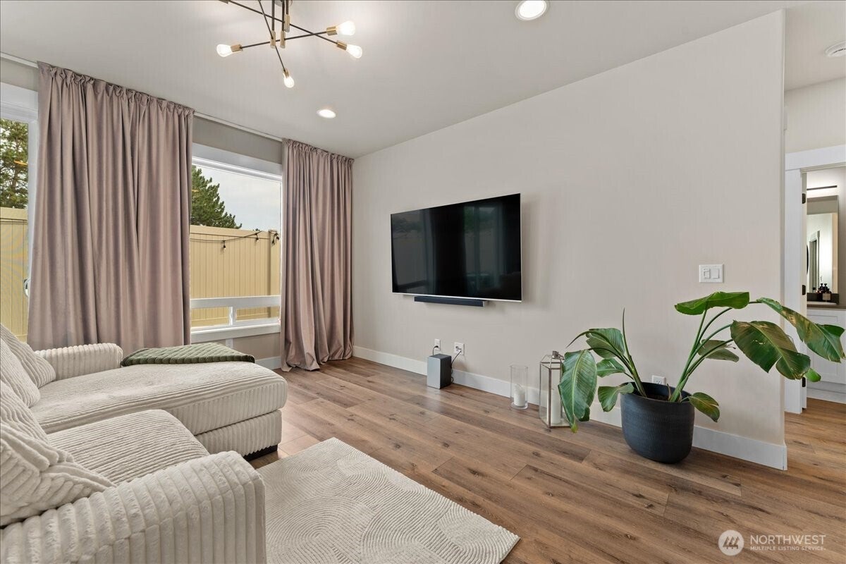 East Wenatchee, Washington, 98802, United States, 2 Bedrooms Bedrooms, ,2 BathroomsBathrooms,Residential,For Sale,1942009