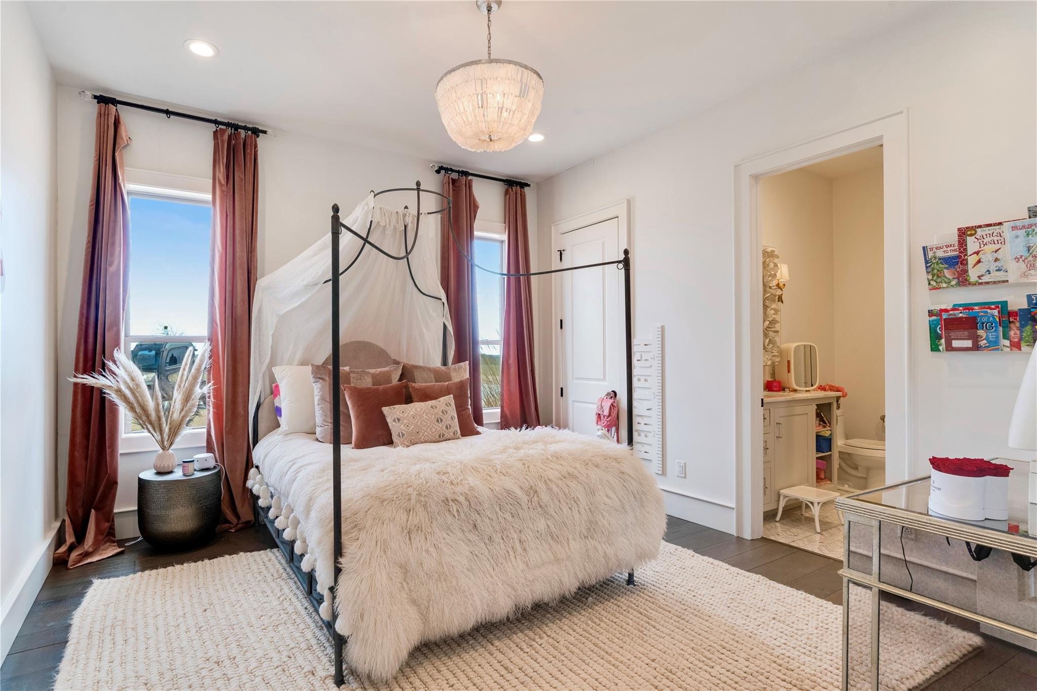 Paris, Texas, 75462, United States, 4 Bedrooms Bedrooms, ,5 BathroomsBathrooms,Residential,For Sale,1980536