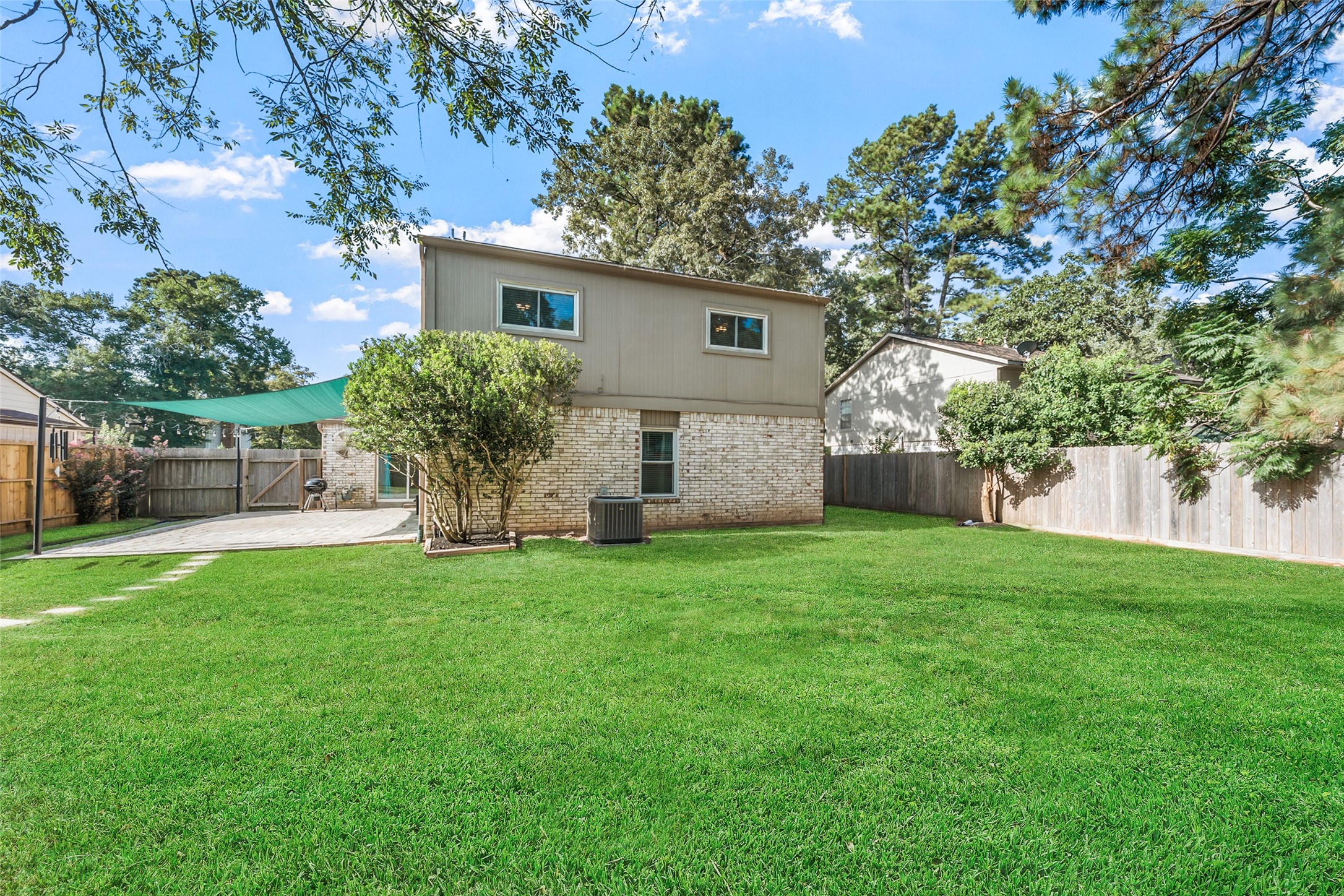  3223 Holly Green Drive - 物件實景