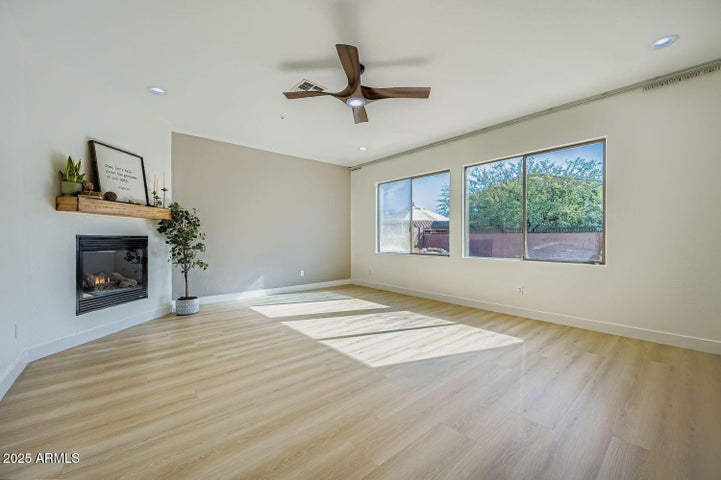 Peoria, Arizona, 85383, United States, 4 Bedrooms Bedrooms, ,4 BathroomsBathrooms,Residential,For Sale,1993879