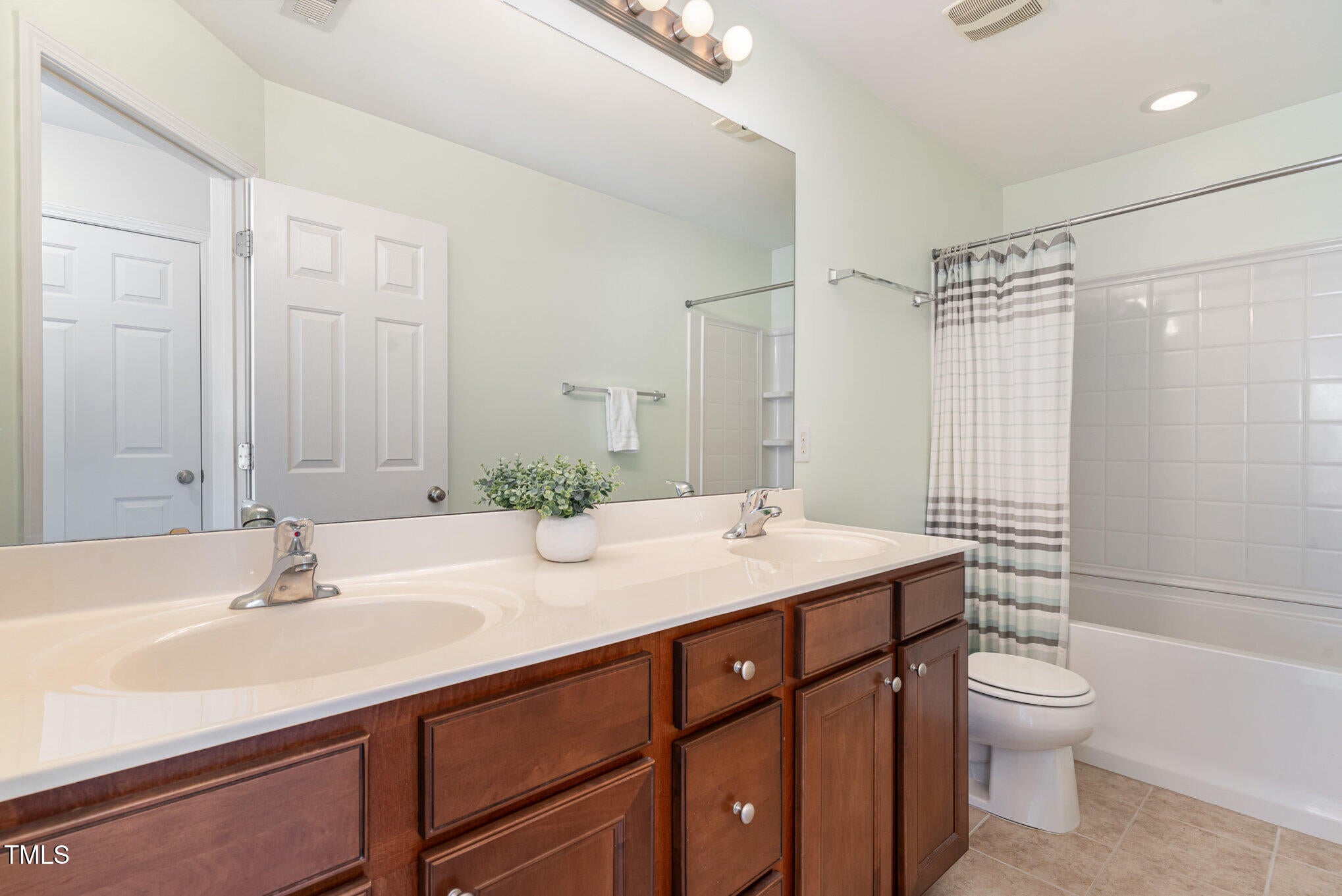 Raleigh, North Carolina, 27614, United States, 4 Bedrooms Bedrooms, ,3 BathroomsBathrooms,Residential,For Sale,1891857