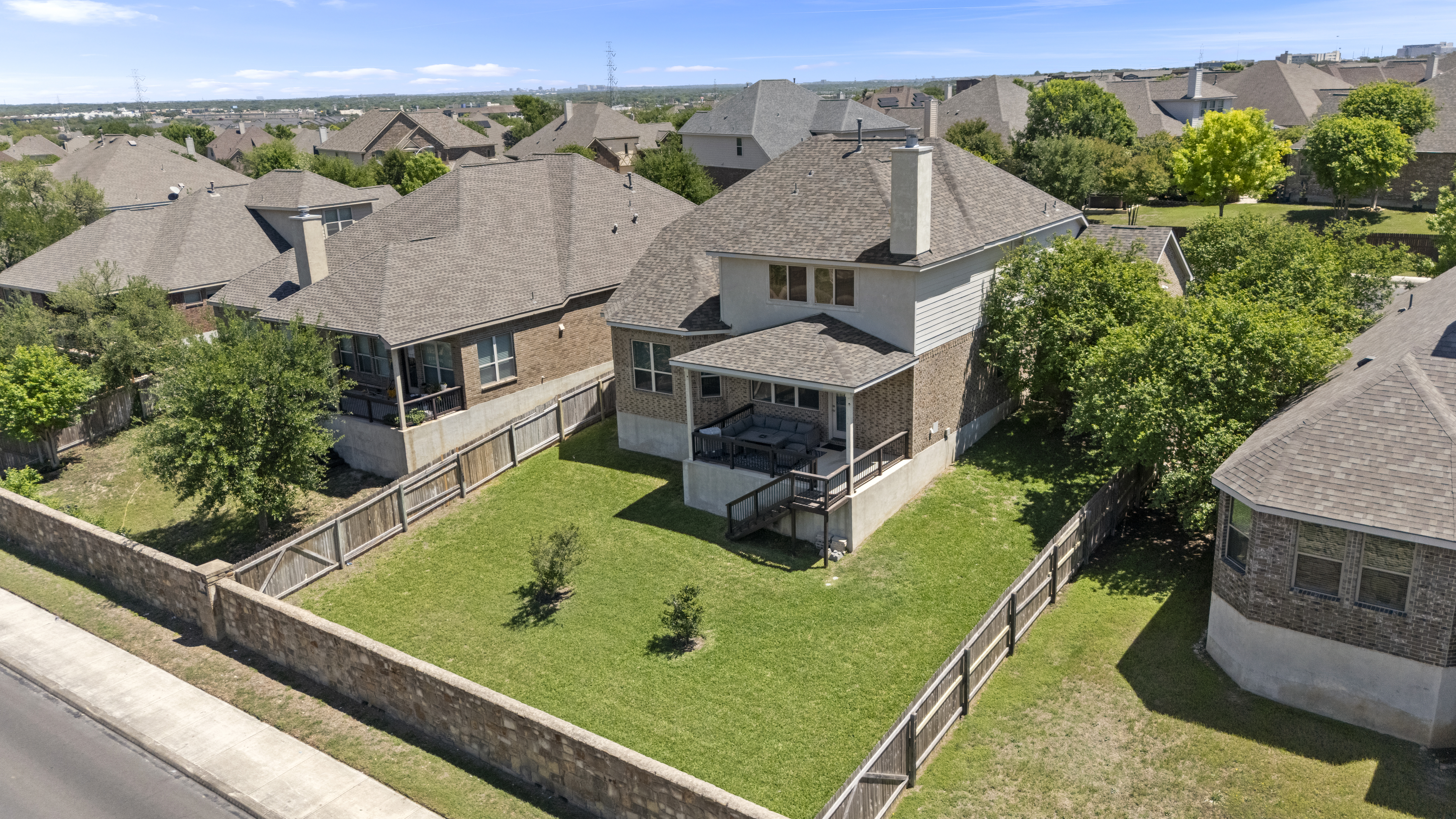  Flexible Living + Game Room in Desirable Northside ISD - 物件實景