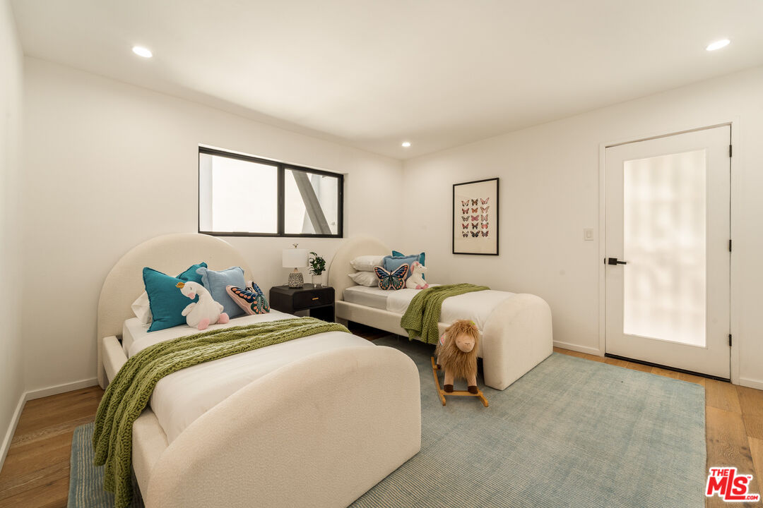 Studio City, California, 91604, United States, 5 Bedrooms Bedrooms, ,5 BathroomsBathrooms,Residential,For Sale,1827370