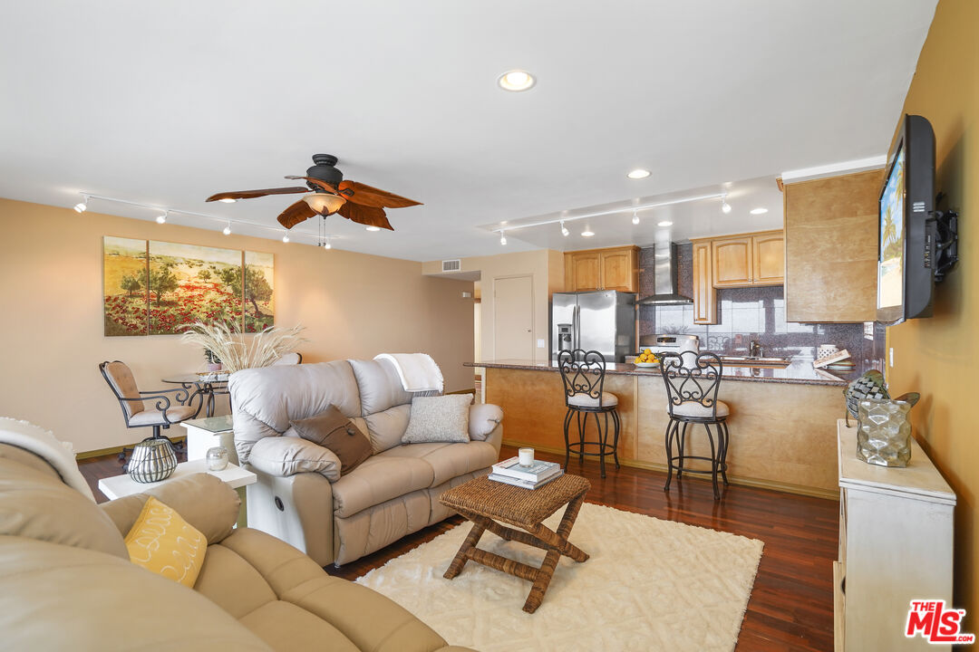 Malibu, California, 90265, United States, 2 Bedrooms Bedrooms, ,2 BathroomsBathrooms,Residential,For Sale,1865571