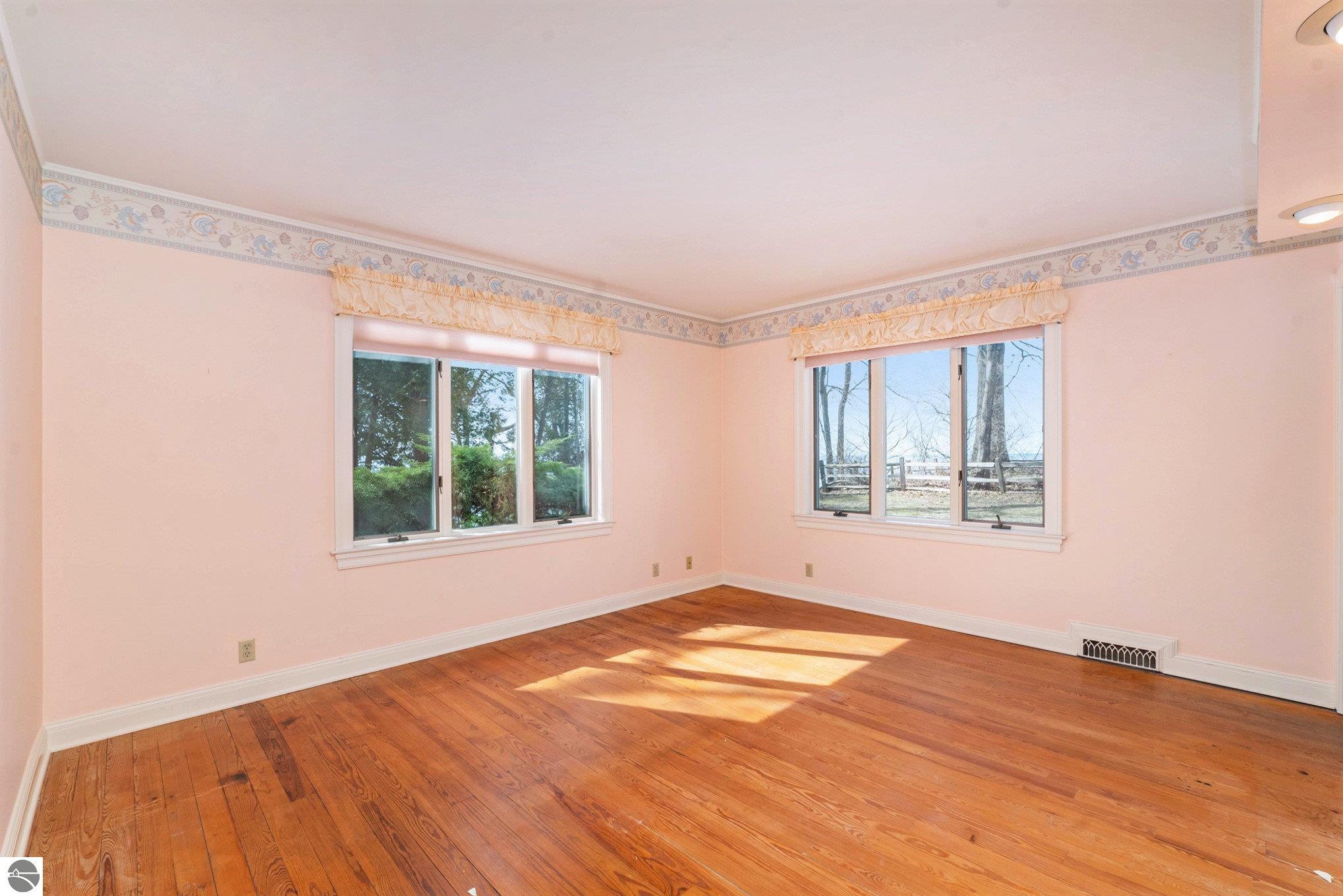 Frankfort, Michigan, 49635-9746, United States, 7 Bedrooms Bedrooms, ,5 BathroomsBathrooms,Residential,For Sale,1975140