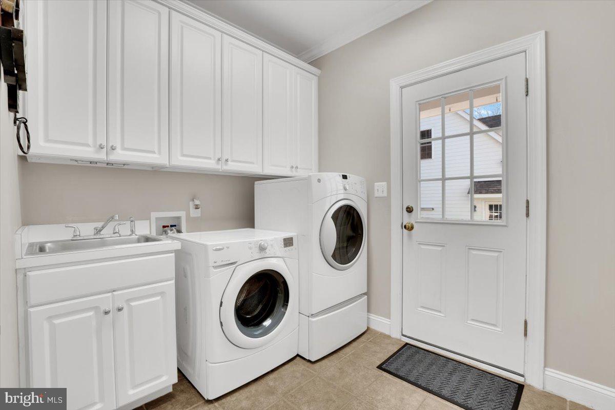 Hamilton, Virginia, 20158, United States, 4 Bedrooms Bedrooms, ,5 BathroomsBathrooms,Residential,For Sale,1987096