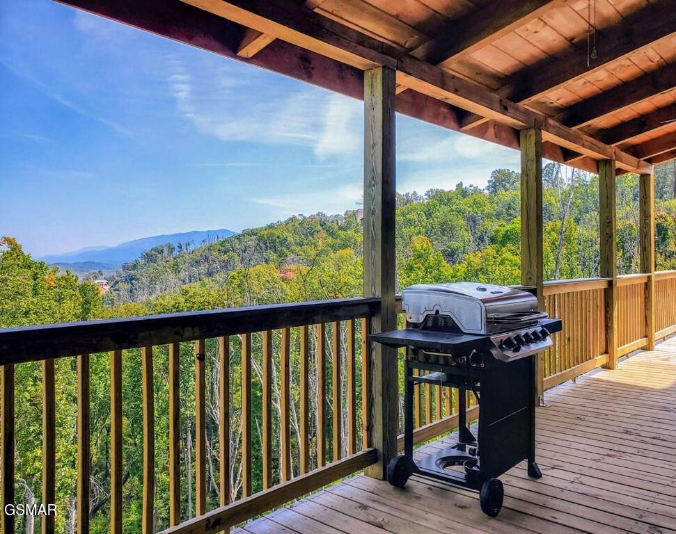 Gatlinburg, Tennessee, 37738, United States, 4 Bedrooms Bedrooms, ,6 BathroomsBathrooms,Residential,For Sale,1976574
