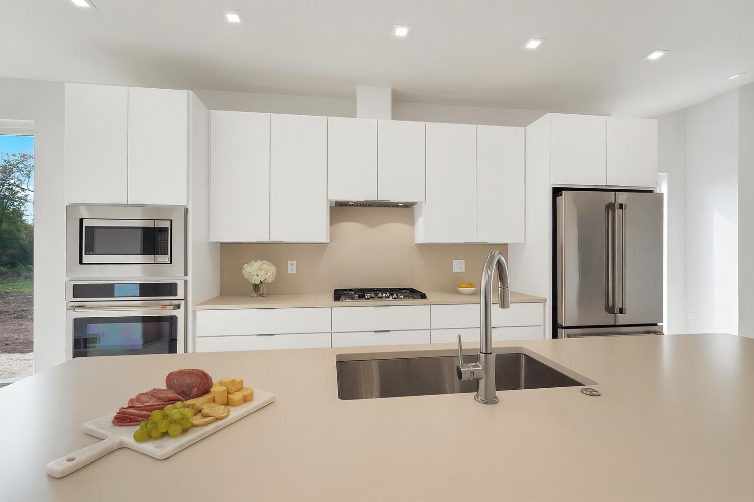 DE PERE, Wisconsin, 54115, United States, 2 Bedrooms Bedrooms, ,3 BathroomsBathrooms,Residential,For Sale,1978807