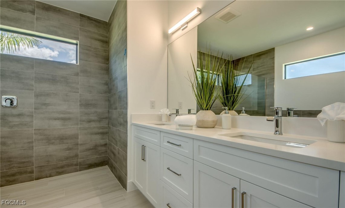 Cape Coral, Florida, 33914, United States, 3 Bedrooms Bedrooms, ,2 BathroomsBathrooms,Residential,For Sale,2009970