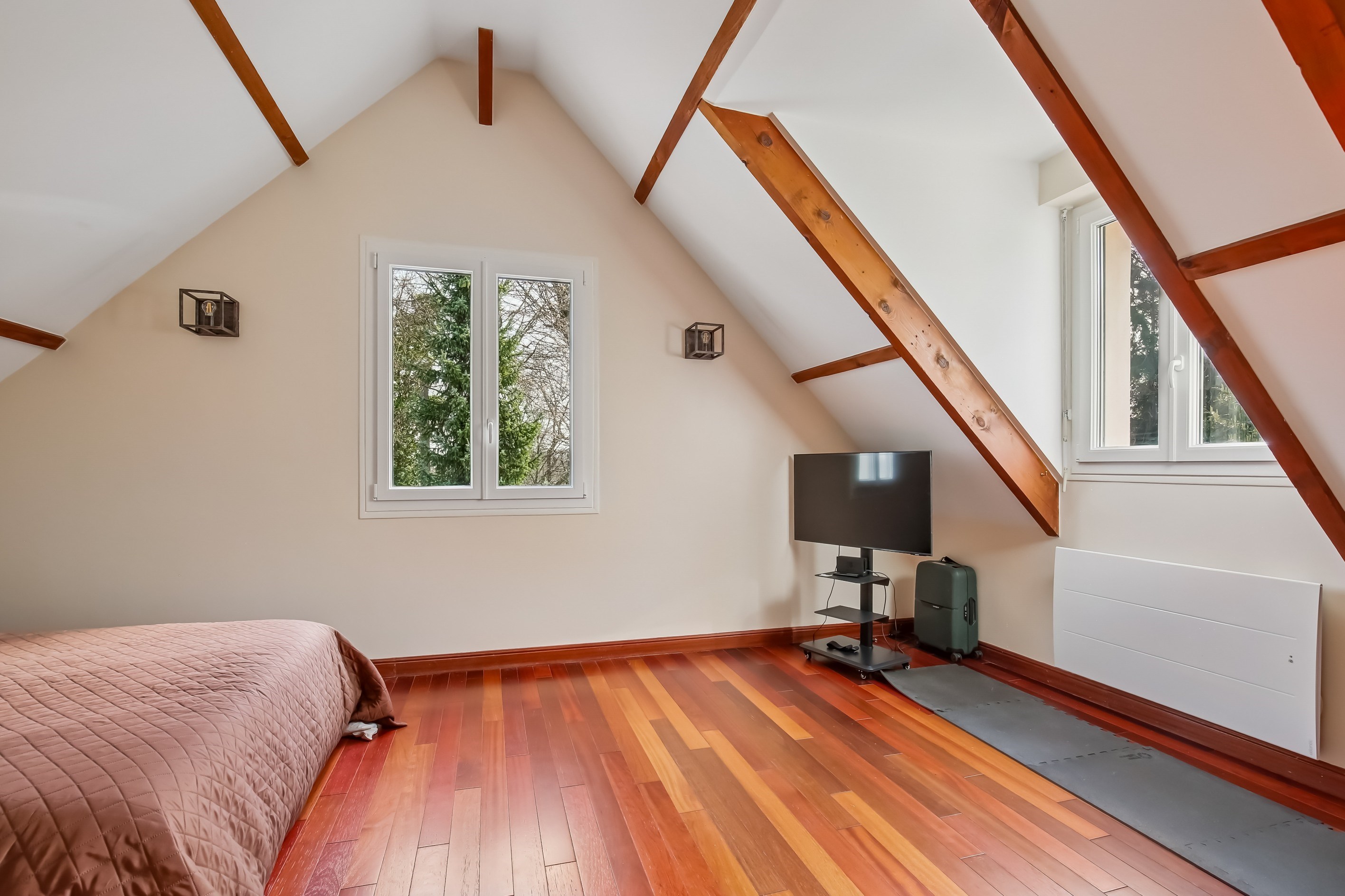 Sole Agent – Exceptional Family Home with Park and Swimming Pool Facing the Sei… - 物件實景