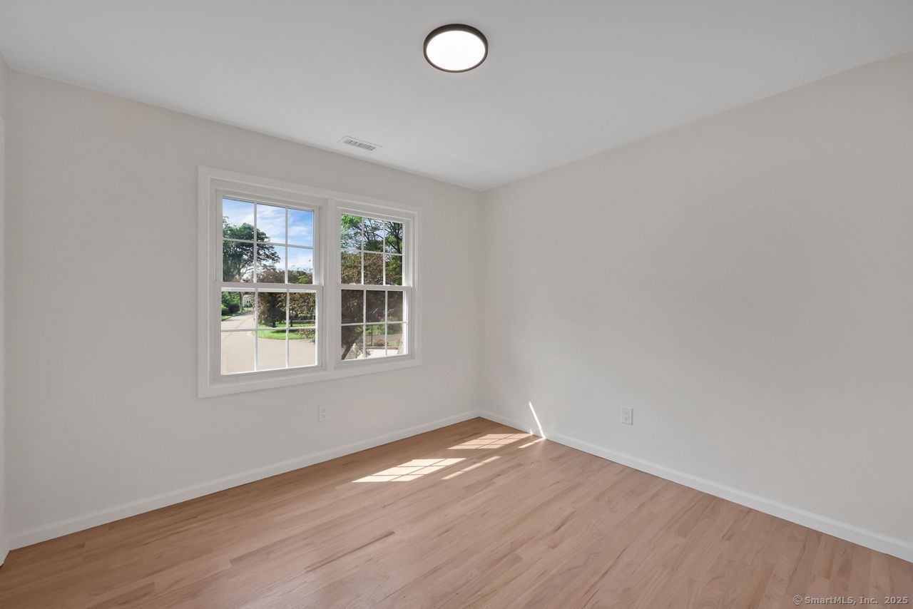Milford, Connecticut, 06460, United States, 4 Bedrooms Bedrooms, ,3 BathroomsBathrooms,Residential,For Sale,1906885