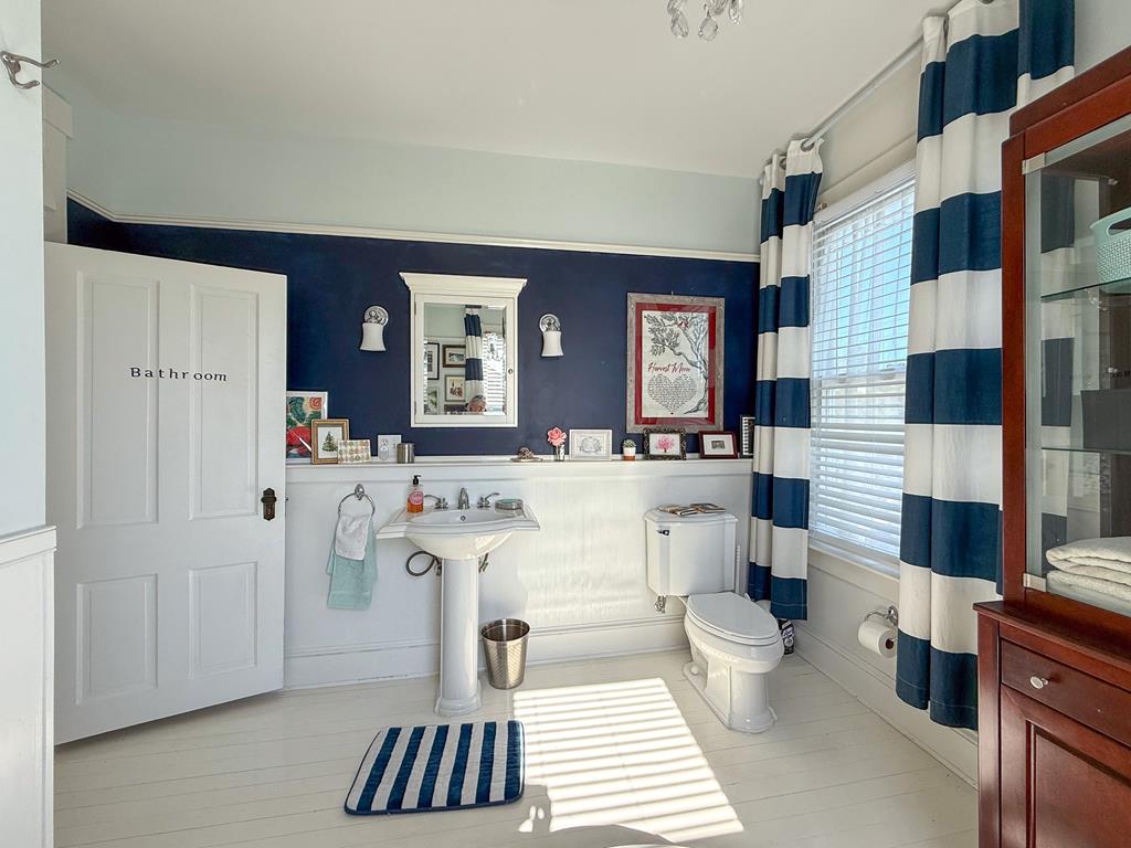Cape Charles, Virginia, 23310, United States, 3 Bedrooms Bedrooms, ,3 BathroomsBathrooms,Residential,For Sale,1875371