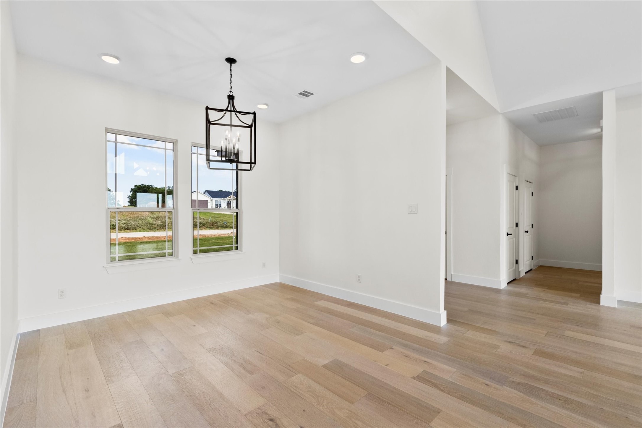 Whitesboro, Texas, 76273, United States, 4 Bedrooms Bedrooms, ,4 BathroomsBathrooms,Residential,For Sale,1848592