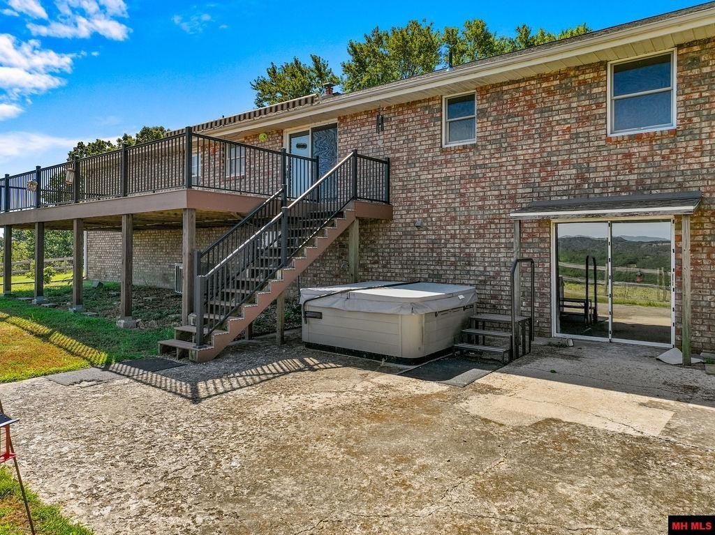 Gainesville, Missouri, 65655, United States, 4 Bedrooms Bedrooms, ,3 BathroomsBathrooms,Residential,For Sale,1979779