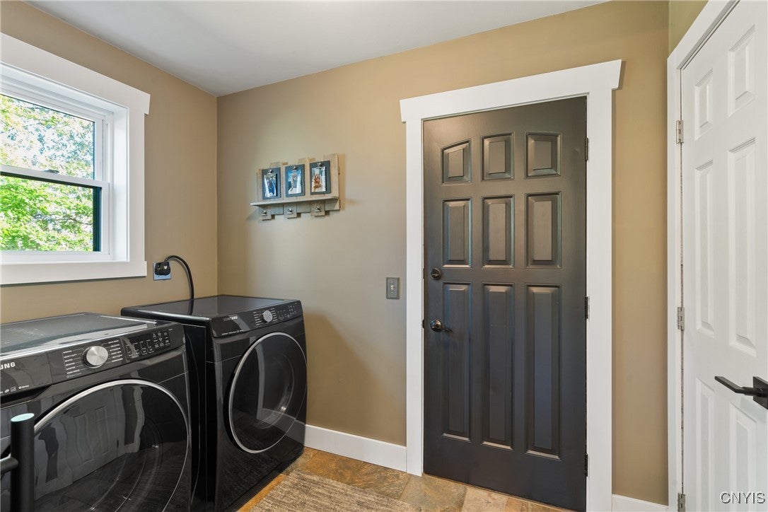 Oswego, New York, 13126, United States, 3 Bedrooms Bedrooms, ,2 BathroomsBathrooms,Residential,For Sale,1975091