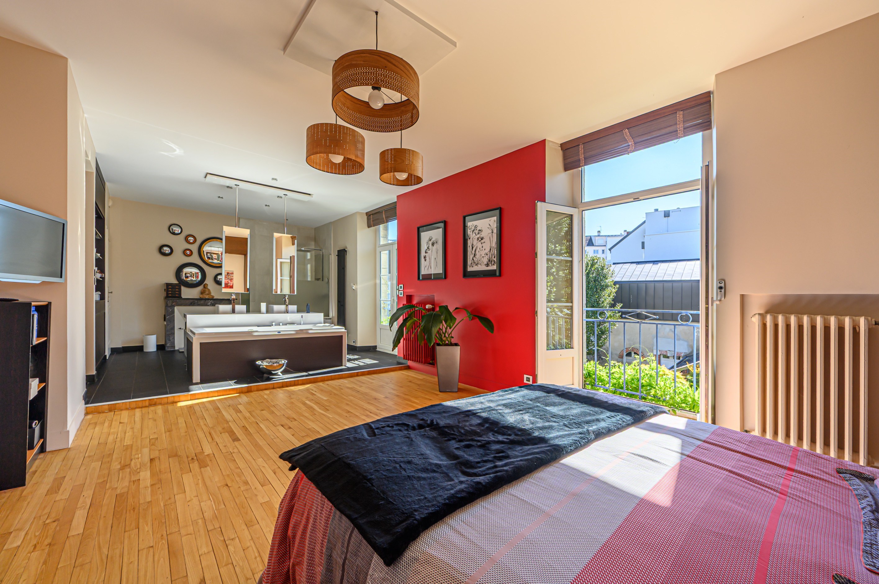  Vannes City Center: Splendid Period Residence with Large Garage and Enclosed Ga… - 物件實景