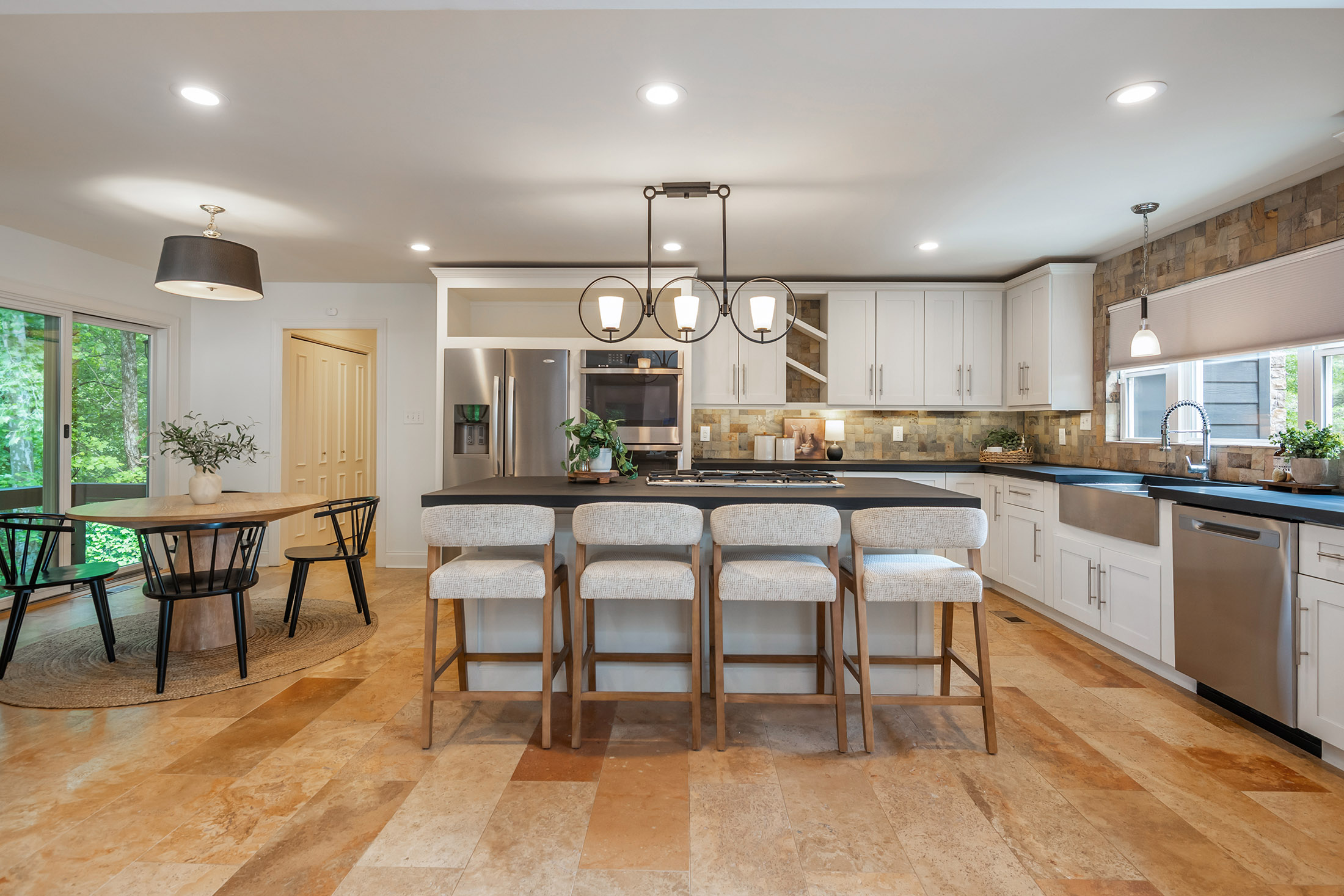  Thoughtfully Renovated Contemporary Home - 物件實景