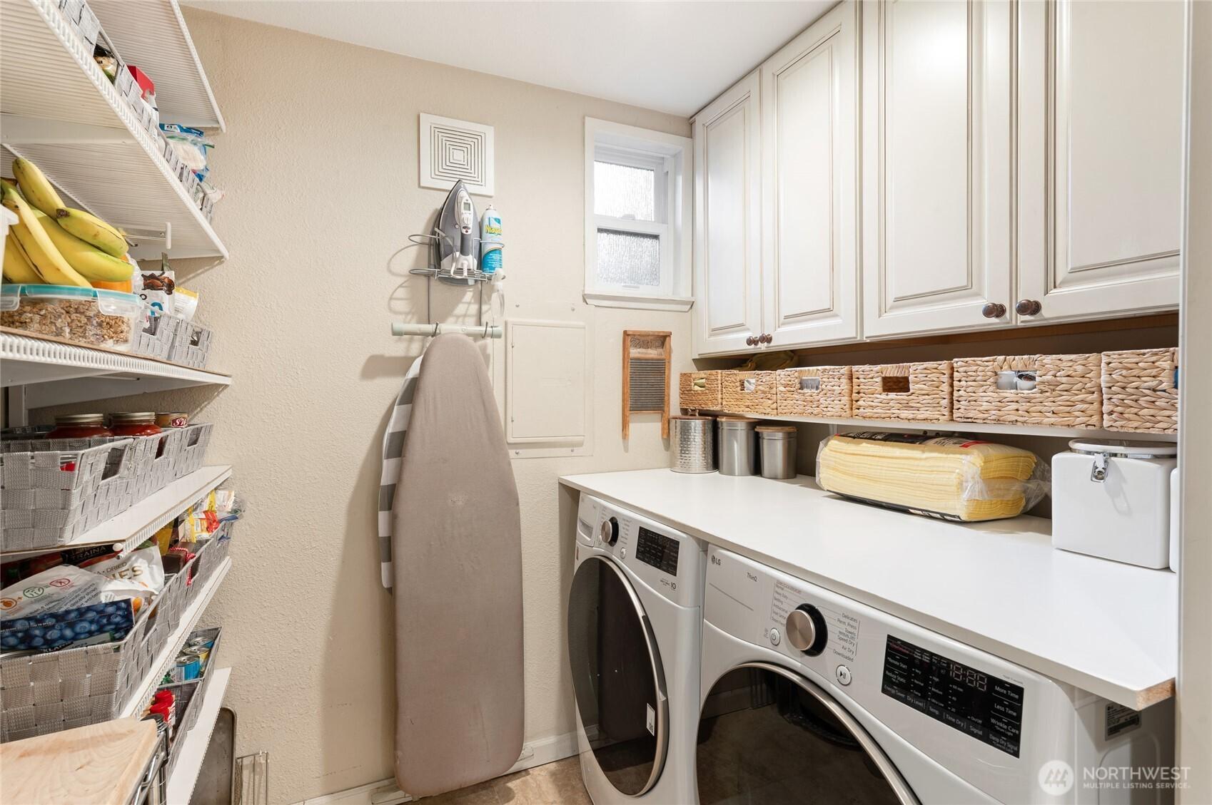 KIRKLAND, Washington, 98033, United States, 2 Bedrooms Bedrooms, ,2 BathroomsBathrooms,Residential,For Sale,1827851