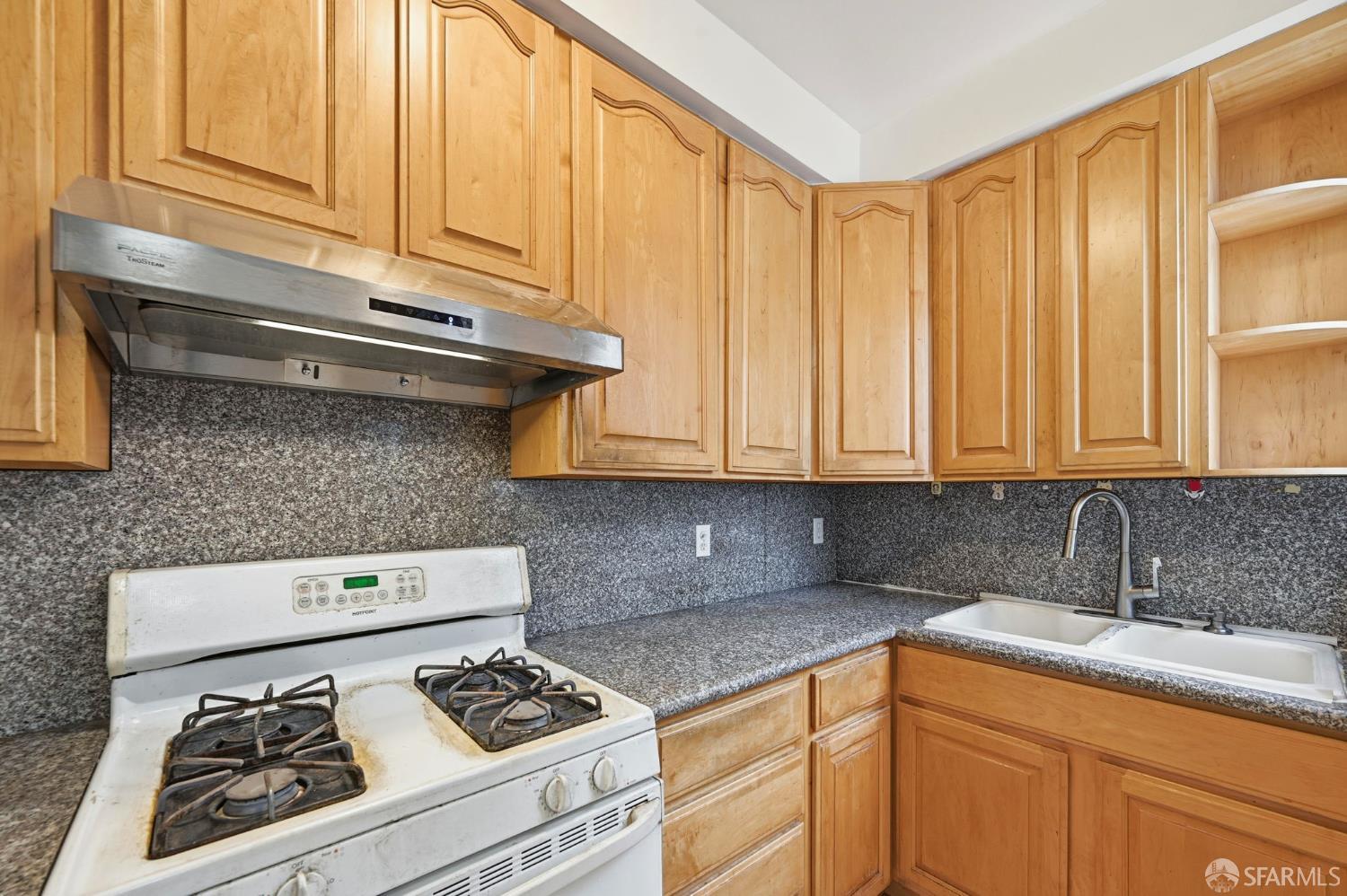 San Francisco, California, 94112, United States, 2 Bedrooms Bedrooms, ,1 BathroomBathrooms,Residential,For Sale,2008516