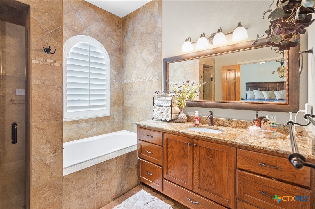 Inez, Texas, 77968, United States, 5 Bedrooms Bedrooms, ,6 BathroomsBathrooms,Residential,For Sale,1895563