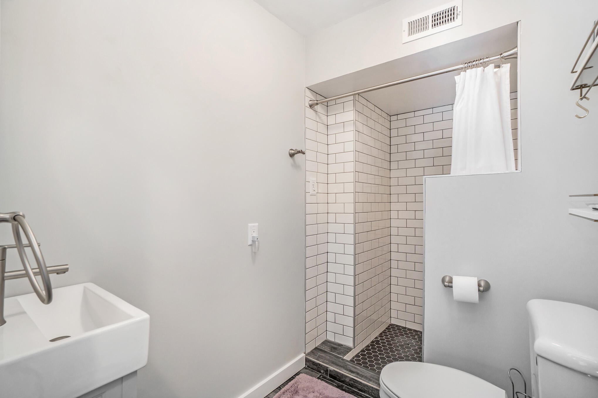 South Haven, Michigan, 49090, United States, 4 Bedrooms Bedrooms, ,3 BathroomsBathrooms,Residential,For Sale,1937505