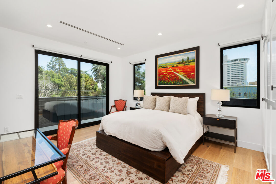 Los Angeles, California, 90068, United States, 4 Bedrooms Bedrooms, ,4 BathroomsBathrooms,Residential,For Sale,1897073