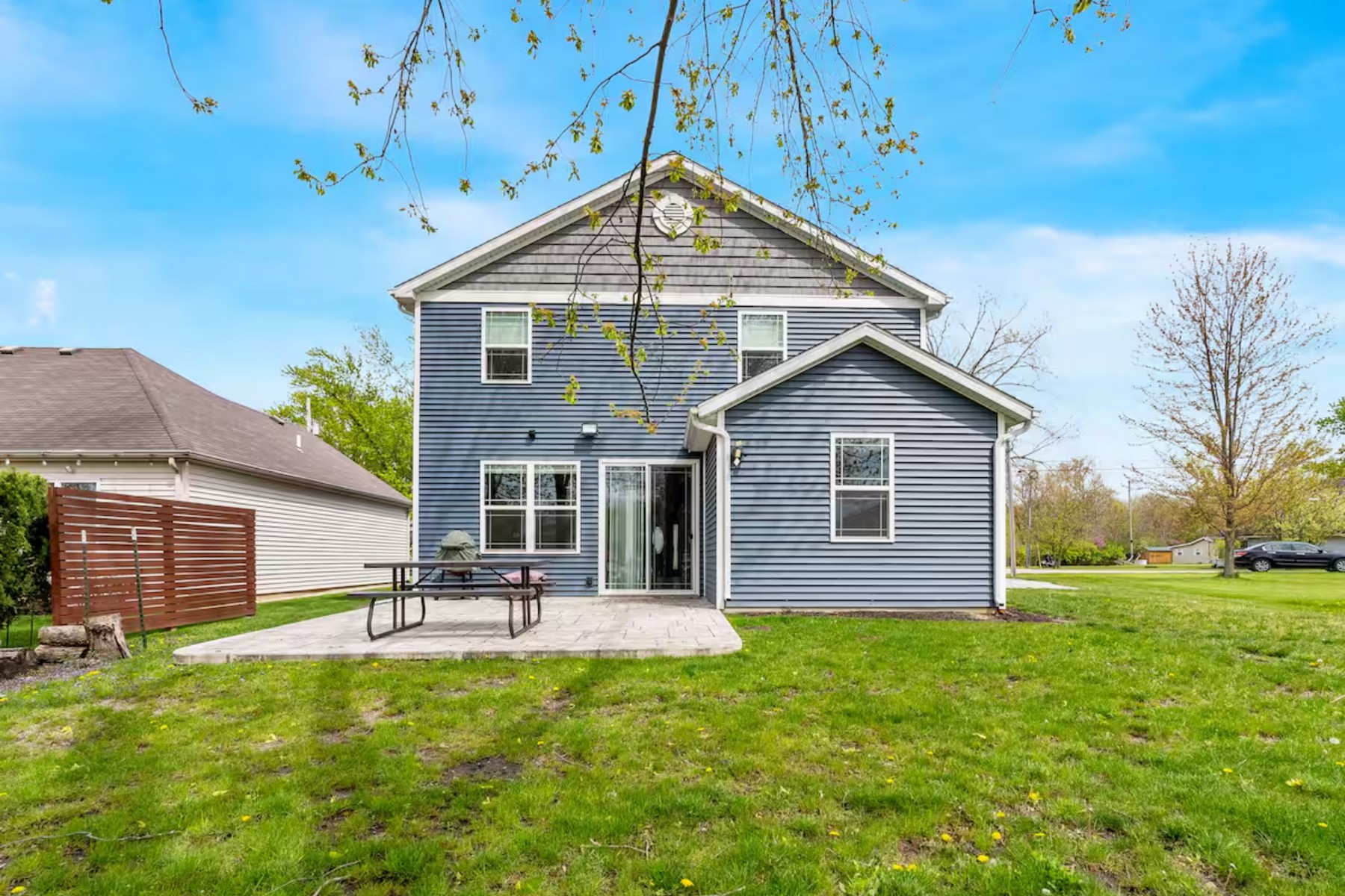  Beautifully Maintained Lake Wawasee Home with Peaceful Water Views - 物件實景