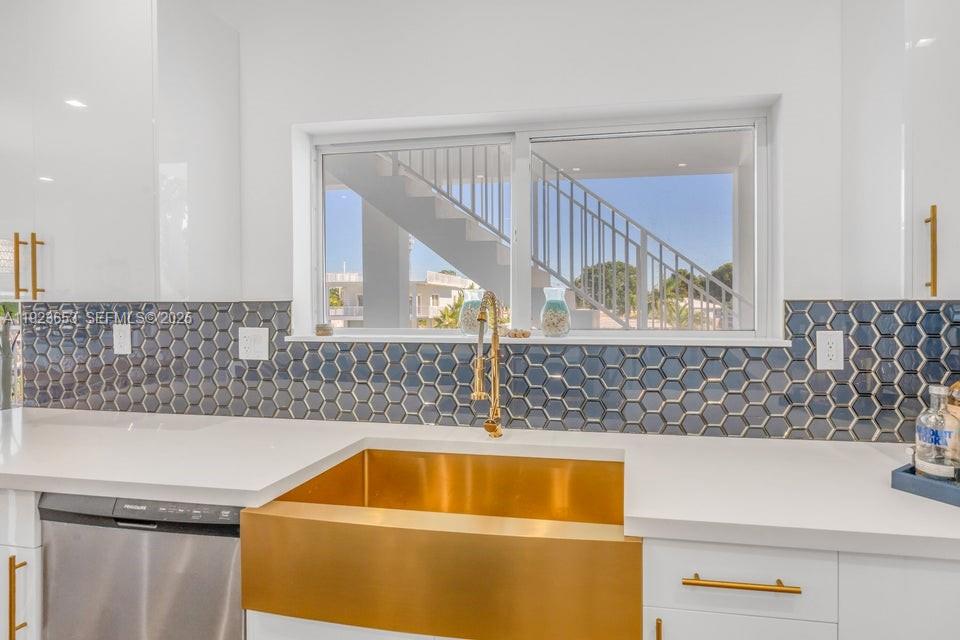 Key Largo, Florida, 33037, United States, 5 Bedrooms Bedrooms, ,3 BathroomsBathrooms,Residential,For Sale,2002061