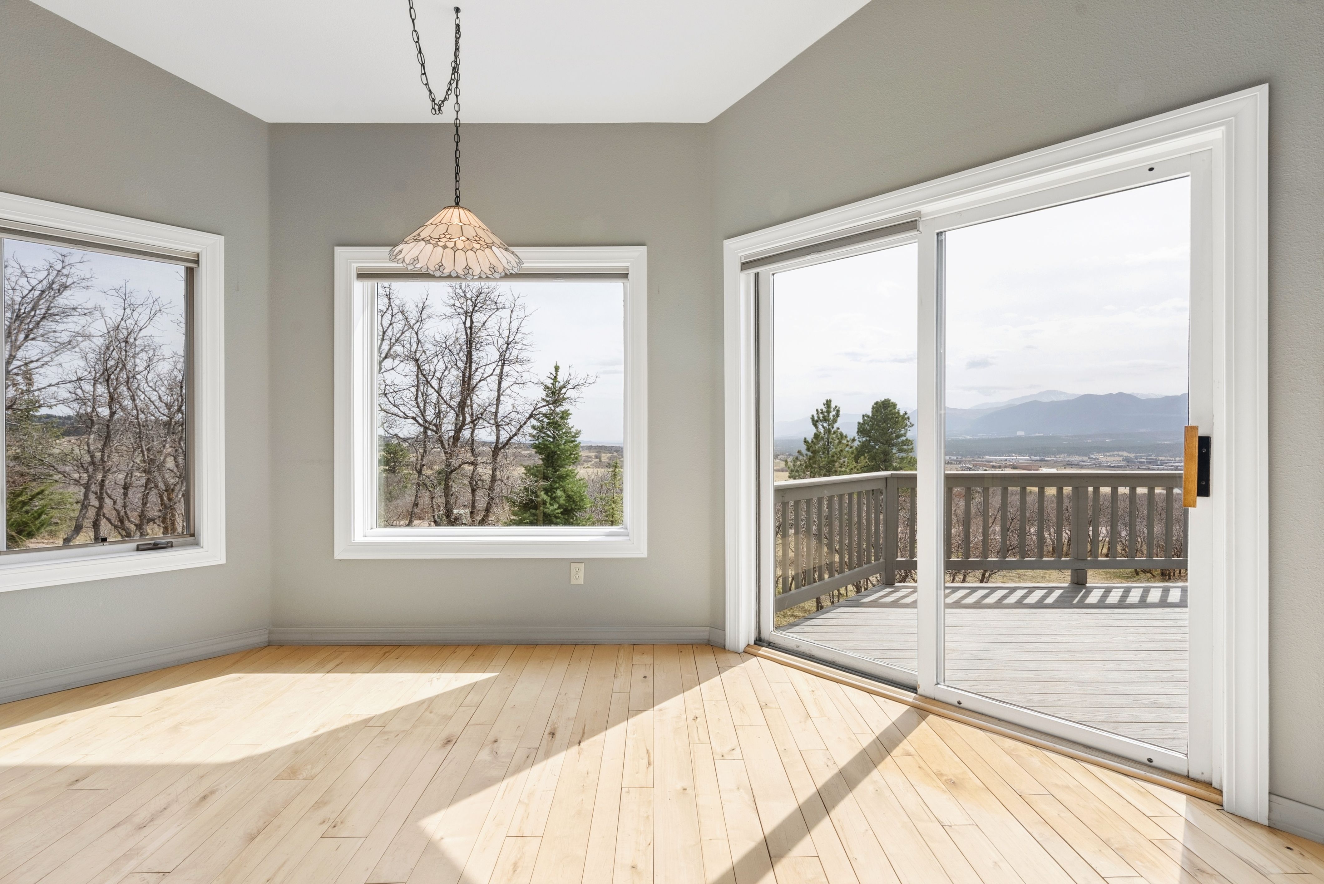  Bright & Spacious Ranch Home with Scenic Views - 物件實景