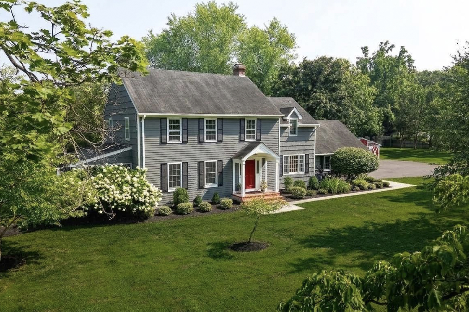  Immaculate Custom Colonial Located on a Traditional Country Setting - 物件實景