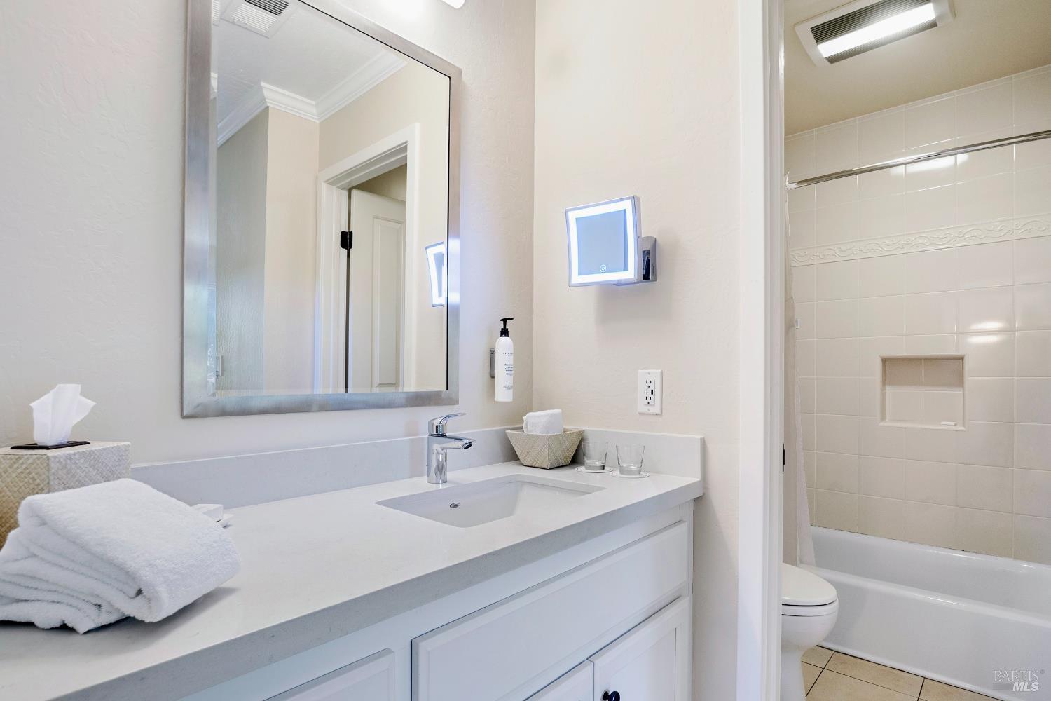 Napa, California, 94558, United States, 2 Bedrooms Bedrooms, ,2 BathroomsBathrooms,Residential,For Sale,1925145