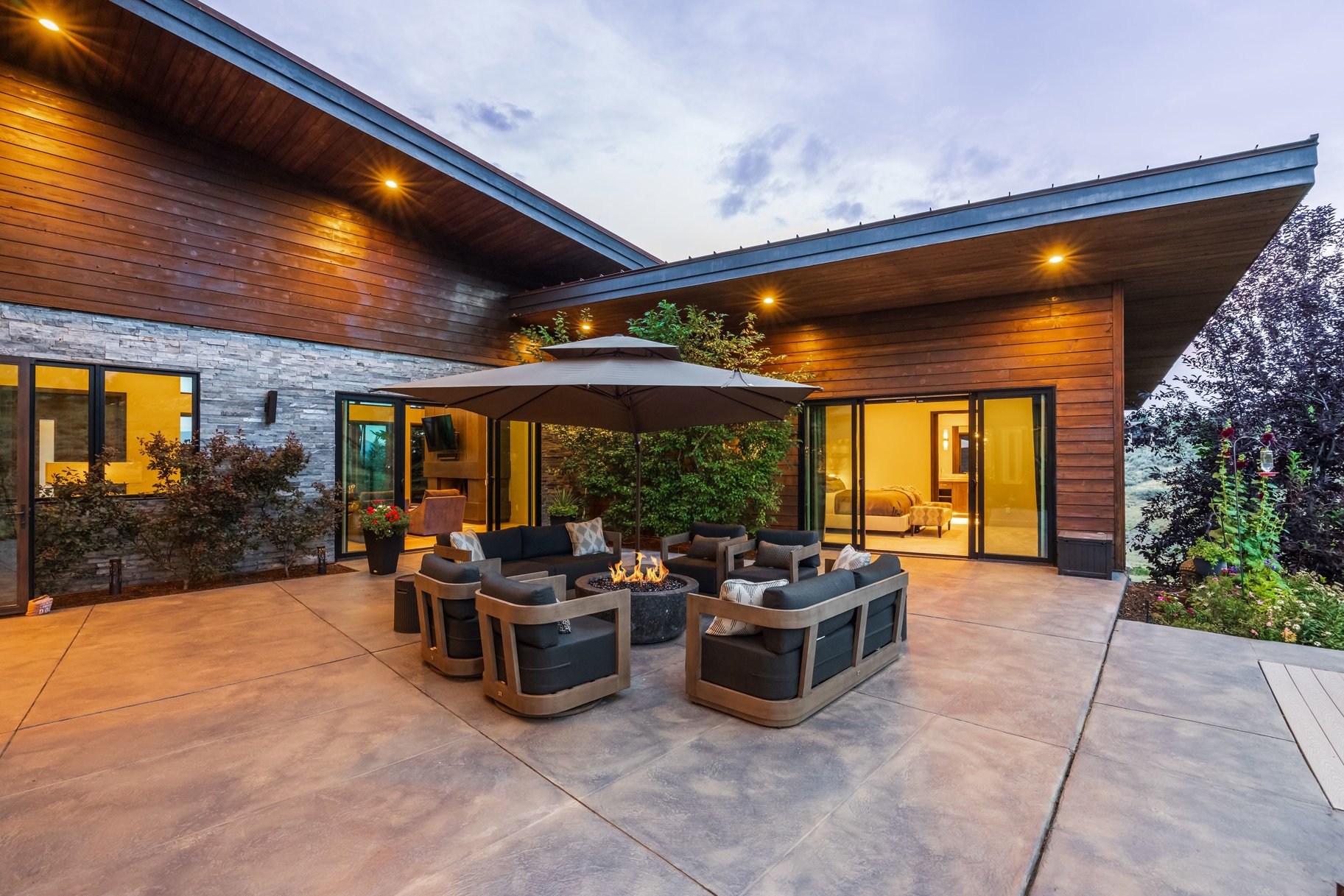  Contemporary Promontory Home with Exceptional Indoor-Outdoor Living - 物件實景