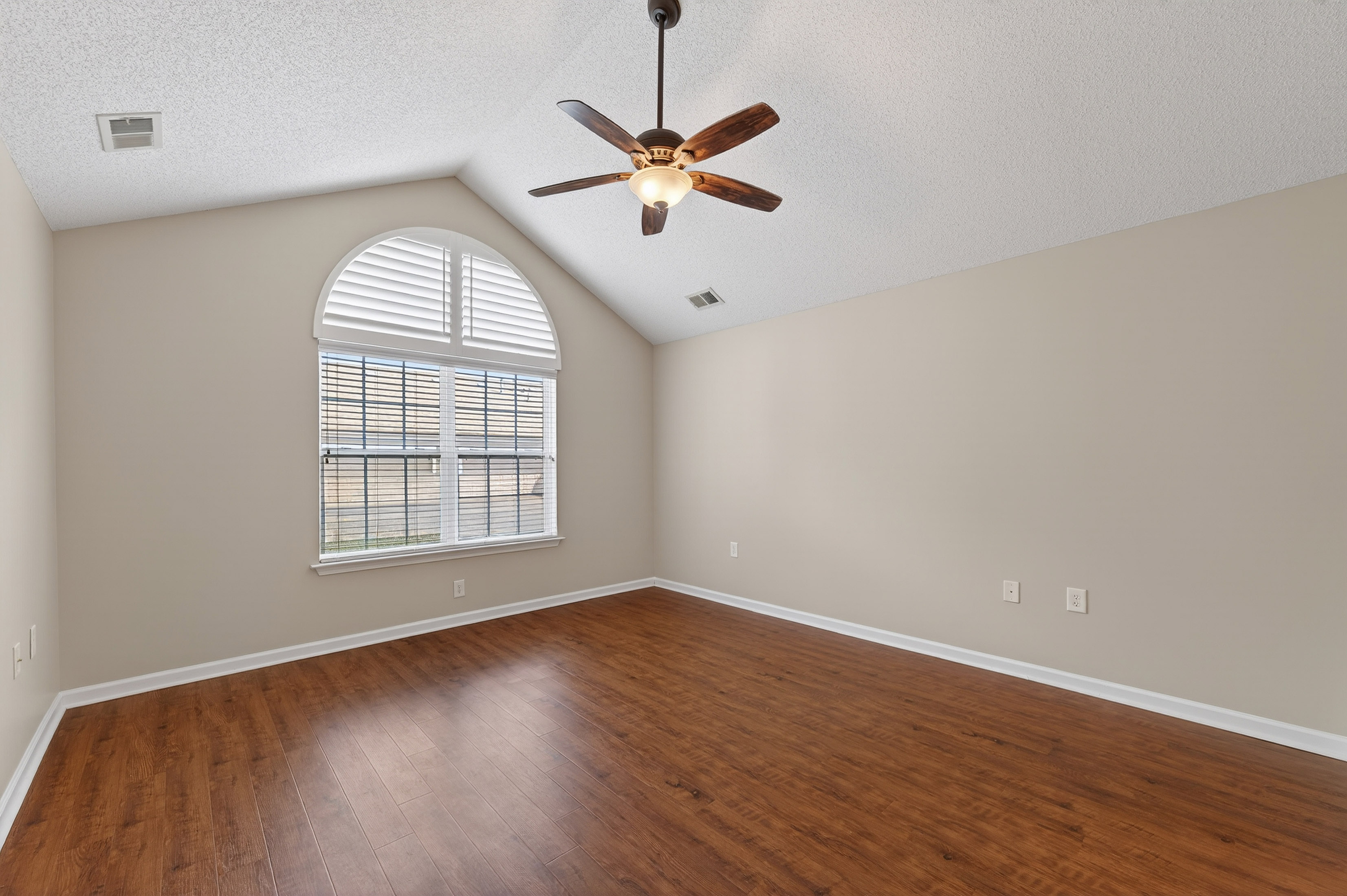  Welcome to this Virtually Maintenance-Free Ranch - 物件實景