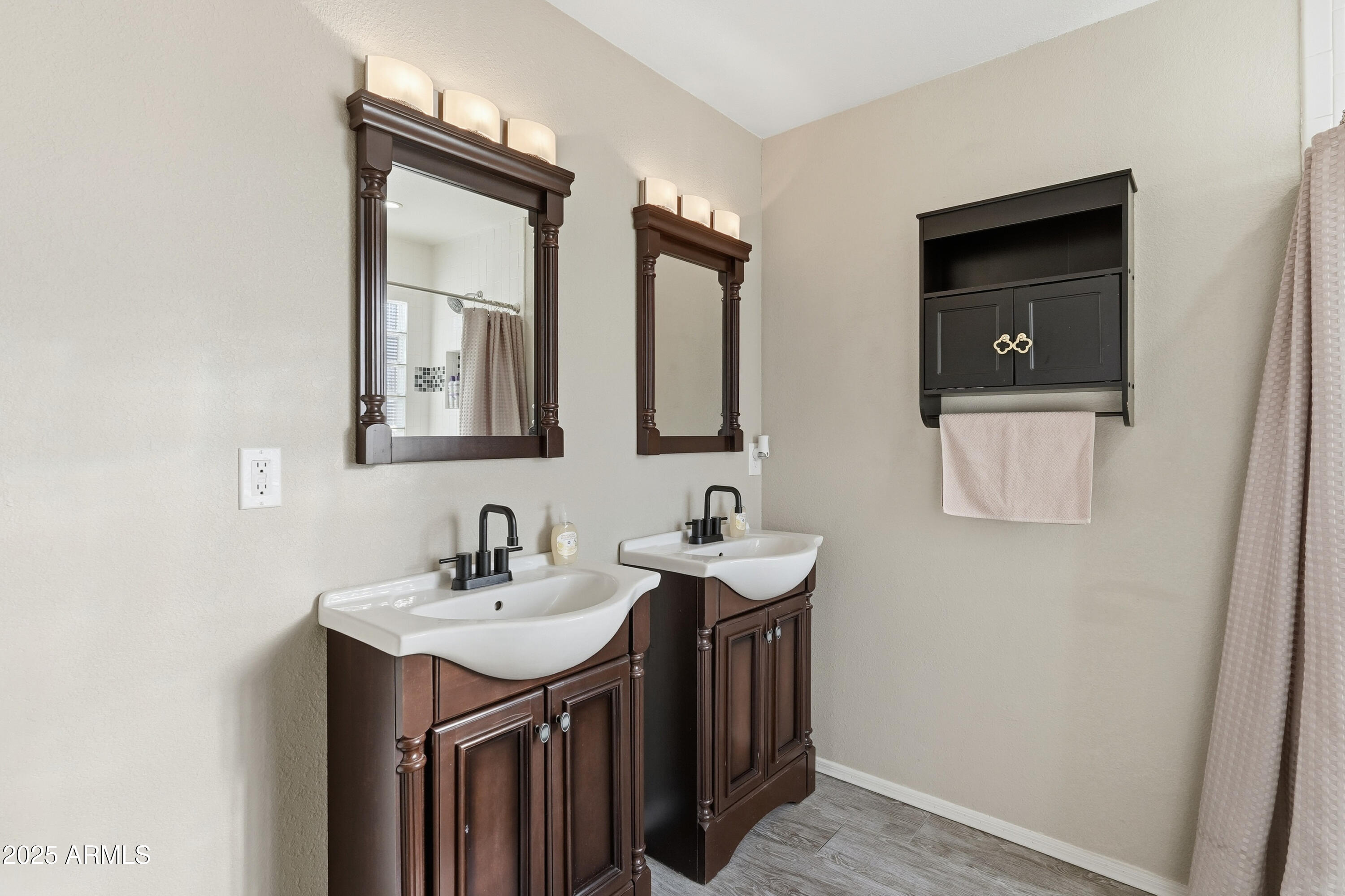 Gilbert, Arizona, 85234, United States, 4 Bedrooms Bedrooms, ,3 BathroomsBathrooms,Residential,For Sale,1997070