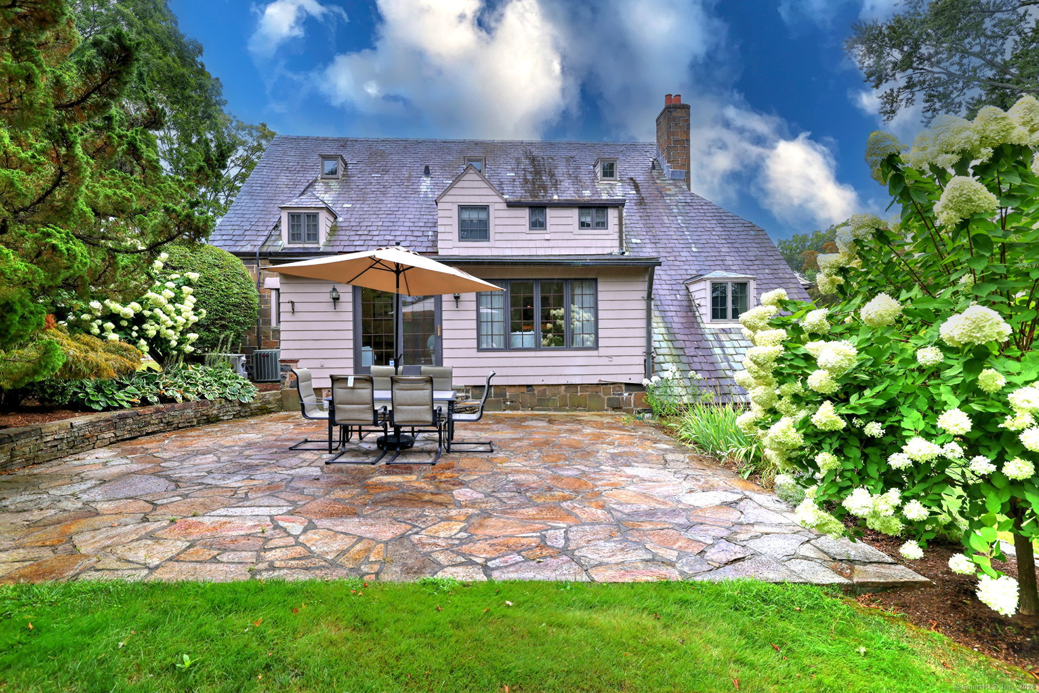 Hamden, Connecticut, 06517, United States, 5 Bedrooms Bedrooms, ,4 BathroomsBathrooms,Residential,For Sale,1924978