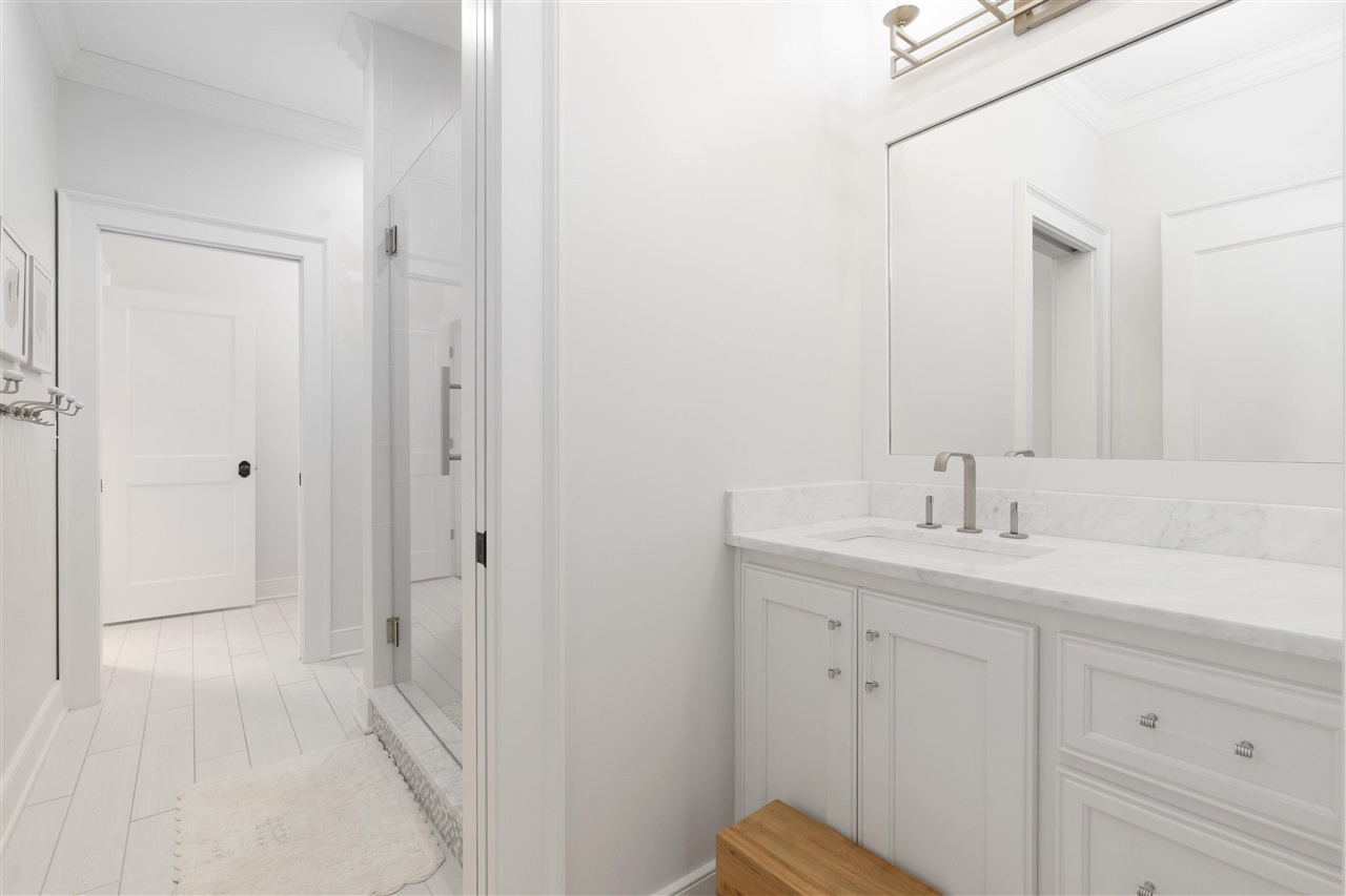 Bowling Green, Kentucky, 42103, United States, 5 Bedrooms Bedrooms, ,5 BathroomsBathrooms,Residential,For Sale,1986458